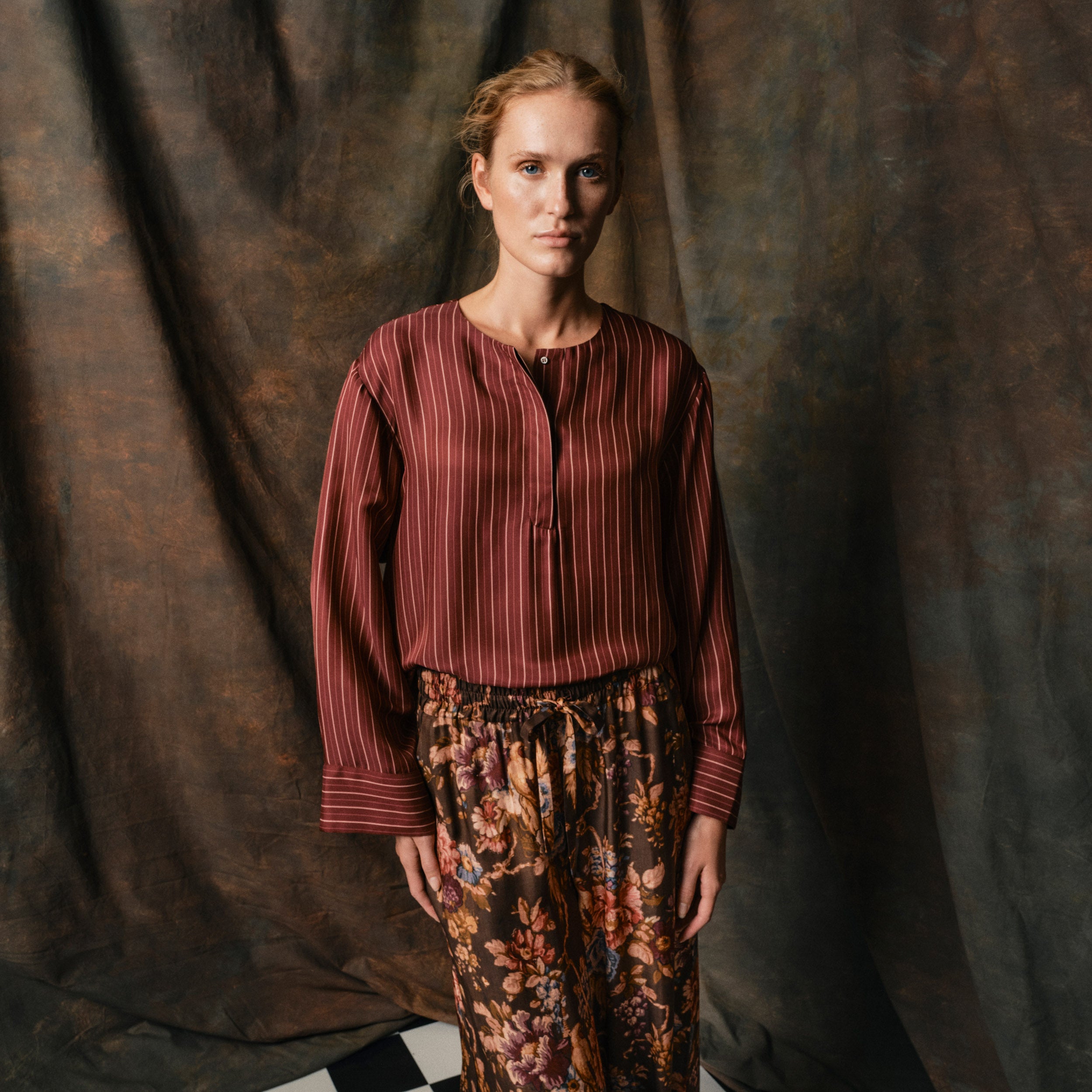Tapis Noir Cara Silk Palazzo Pants - Dark olive Pants Dark olive