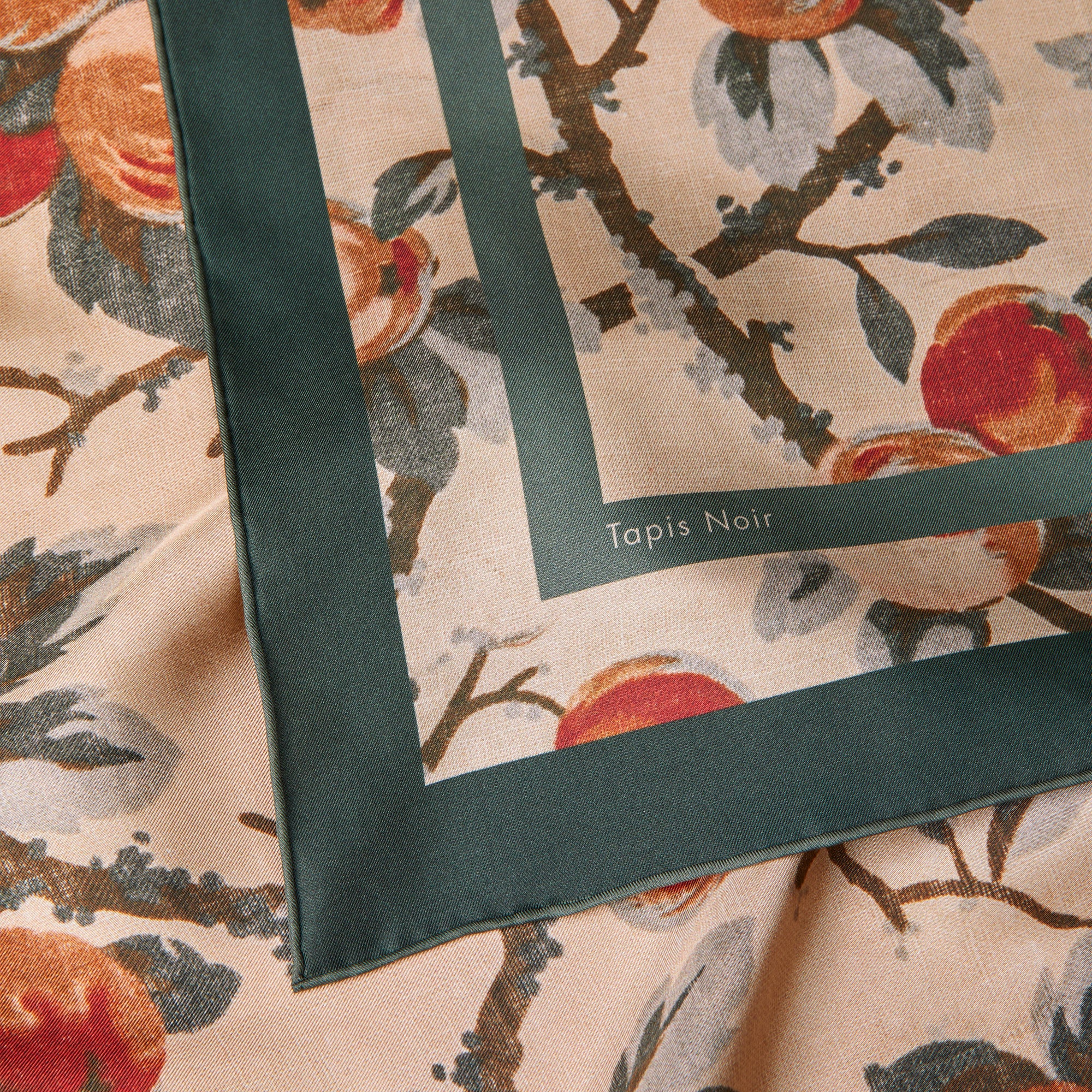 Tapis Noir Classical Apple Scarf Classical Beige