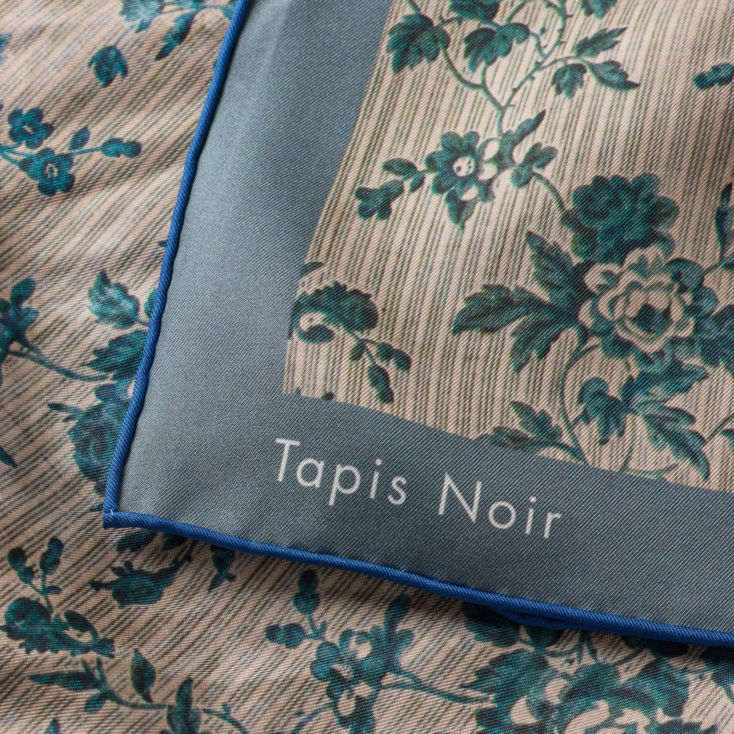 Tapis Noir Classical Blue Flower Stripe Scarf Classical Blue