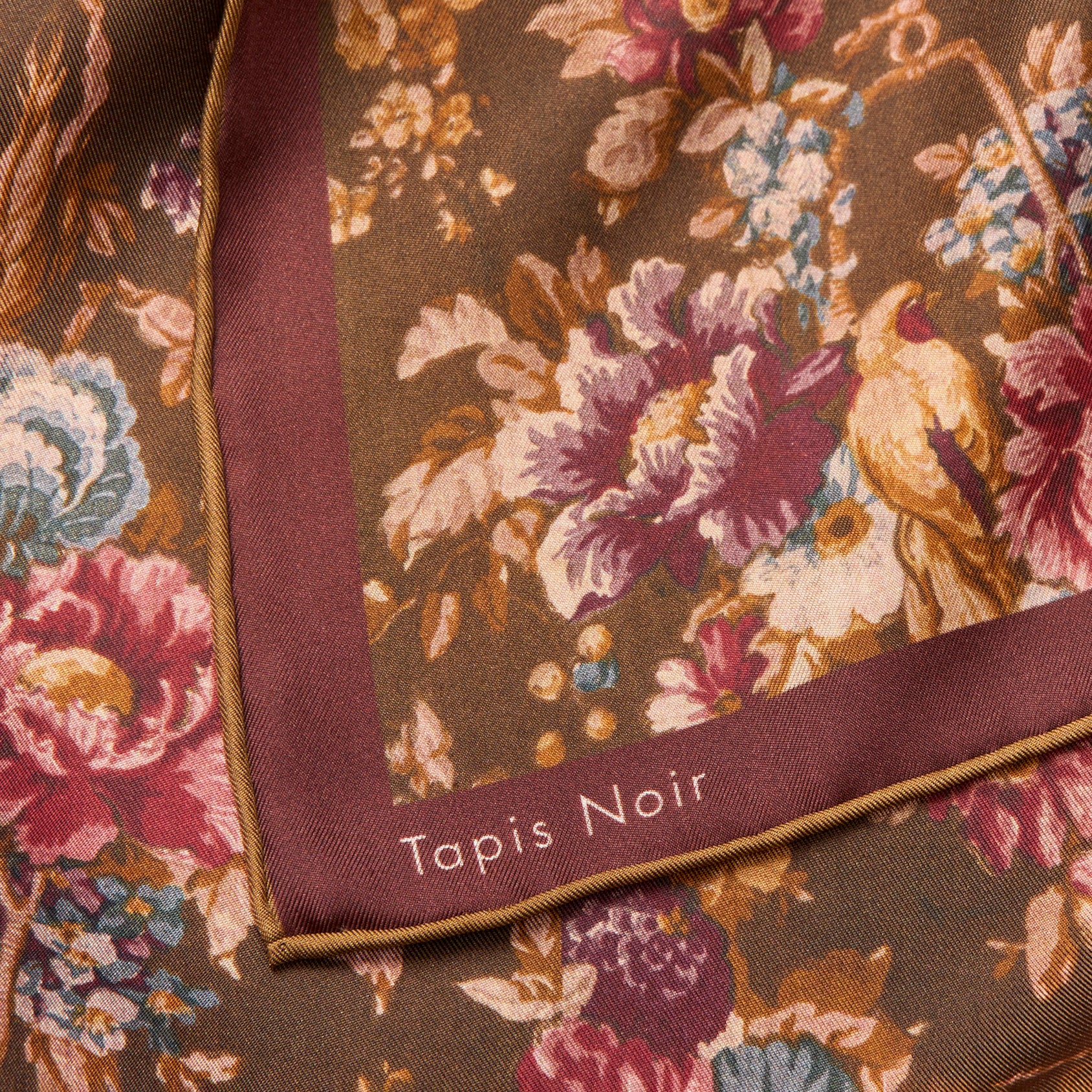 Tapis Noir Classical Daisy Scarf Classical Brown