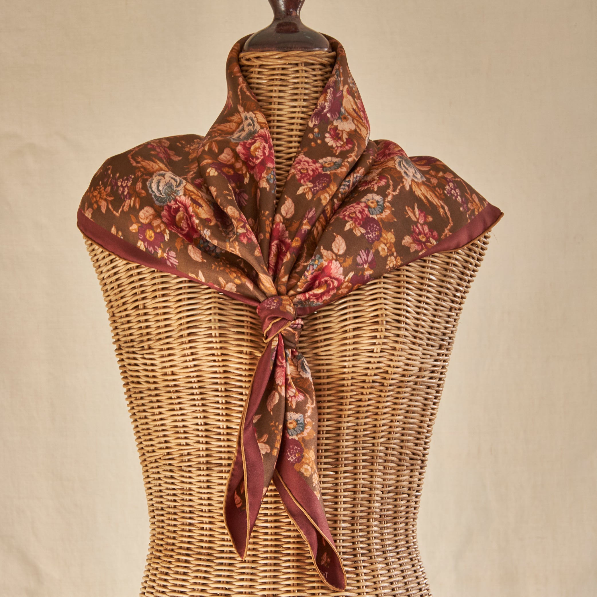 Tapis Noir Classical Daisy Scarf Classical Brown