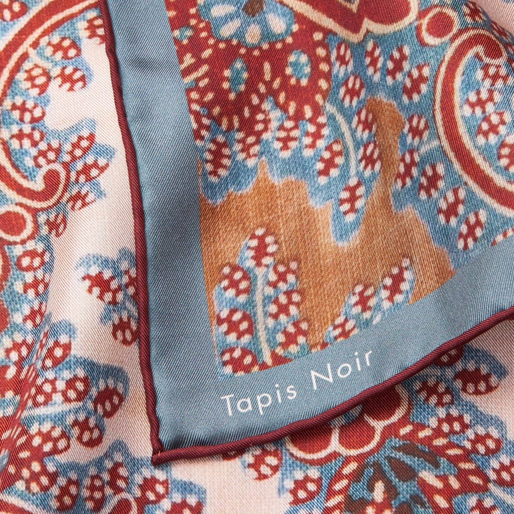 Tapis Noir Classical Danica Scarf Classical Red