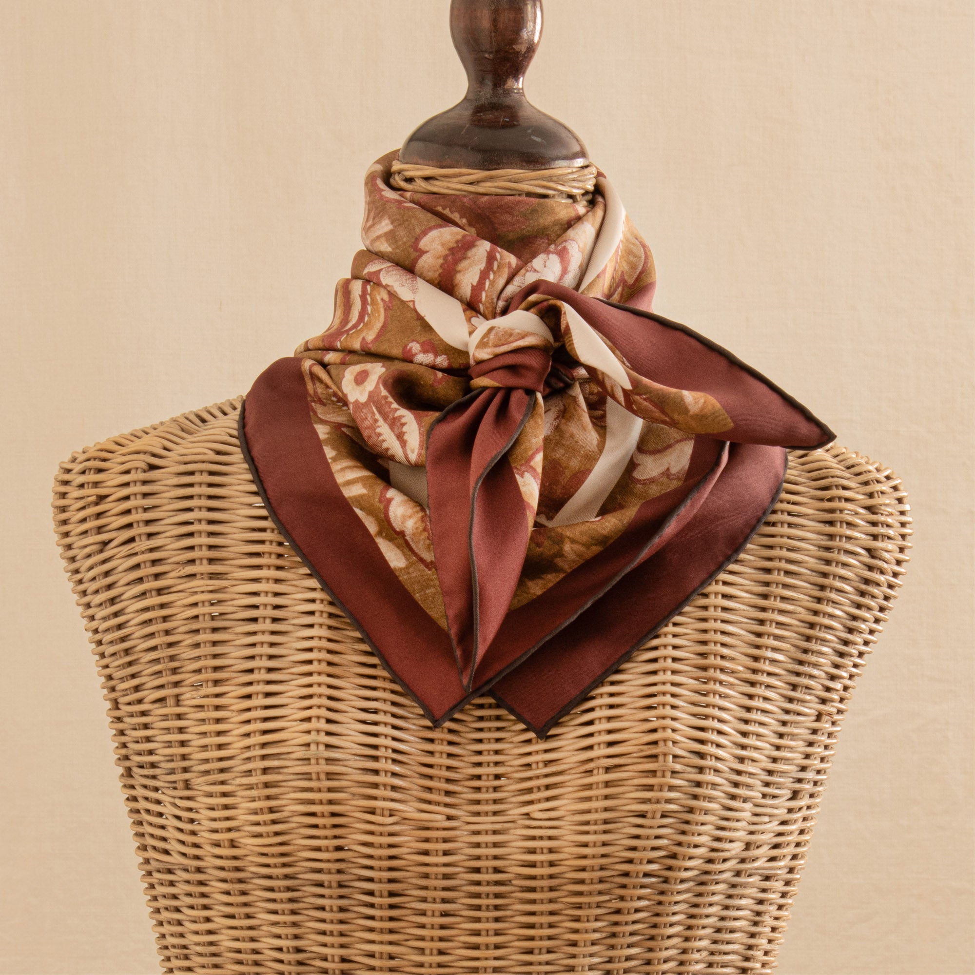 Tapis Noir Classical Golden Bloom Scarf Classical Beige