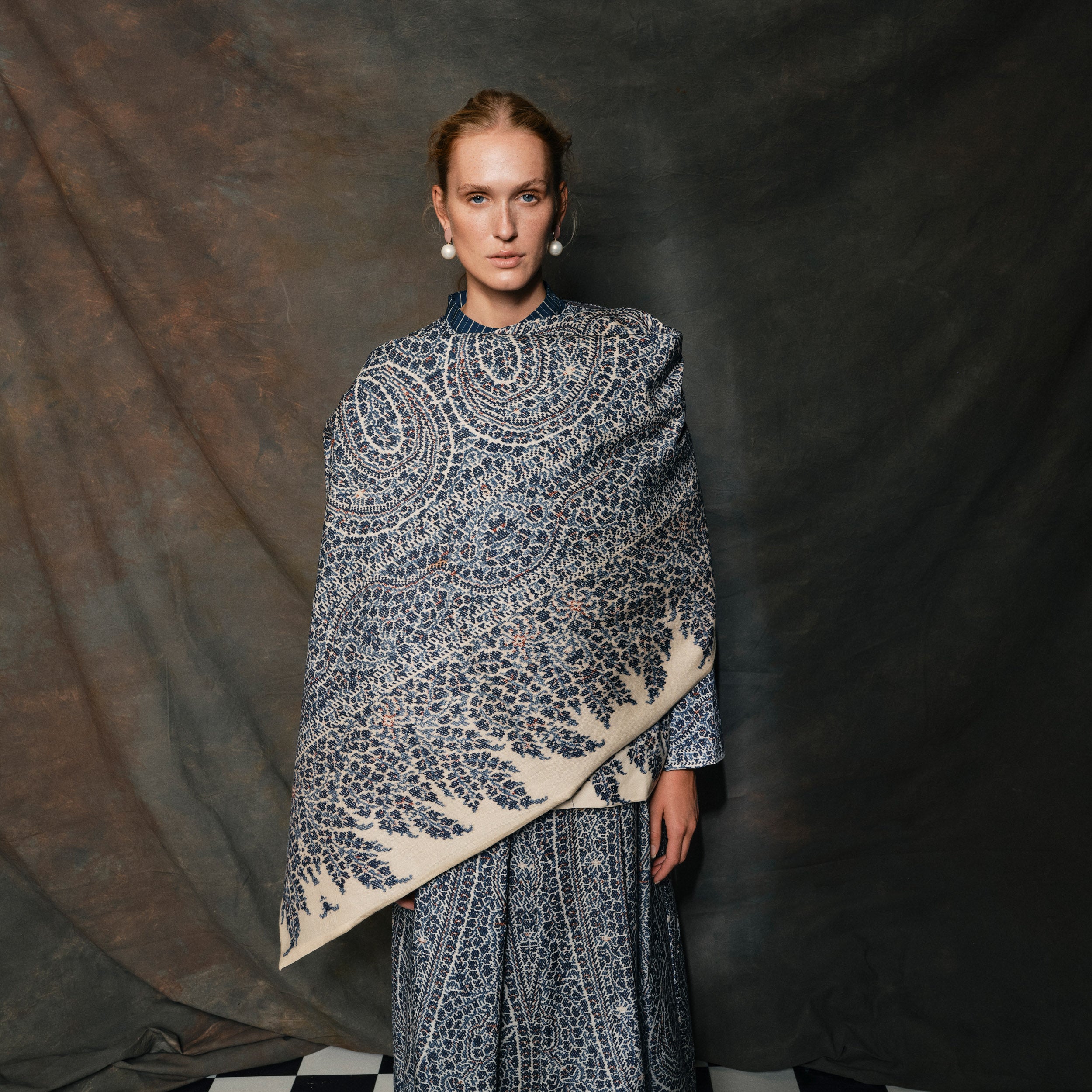 Tapis Noir Dru Cape - Blue paisley Cape Blue