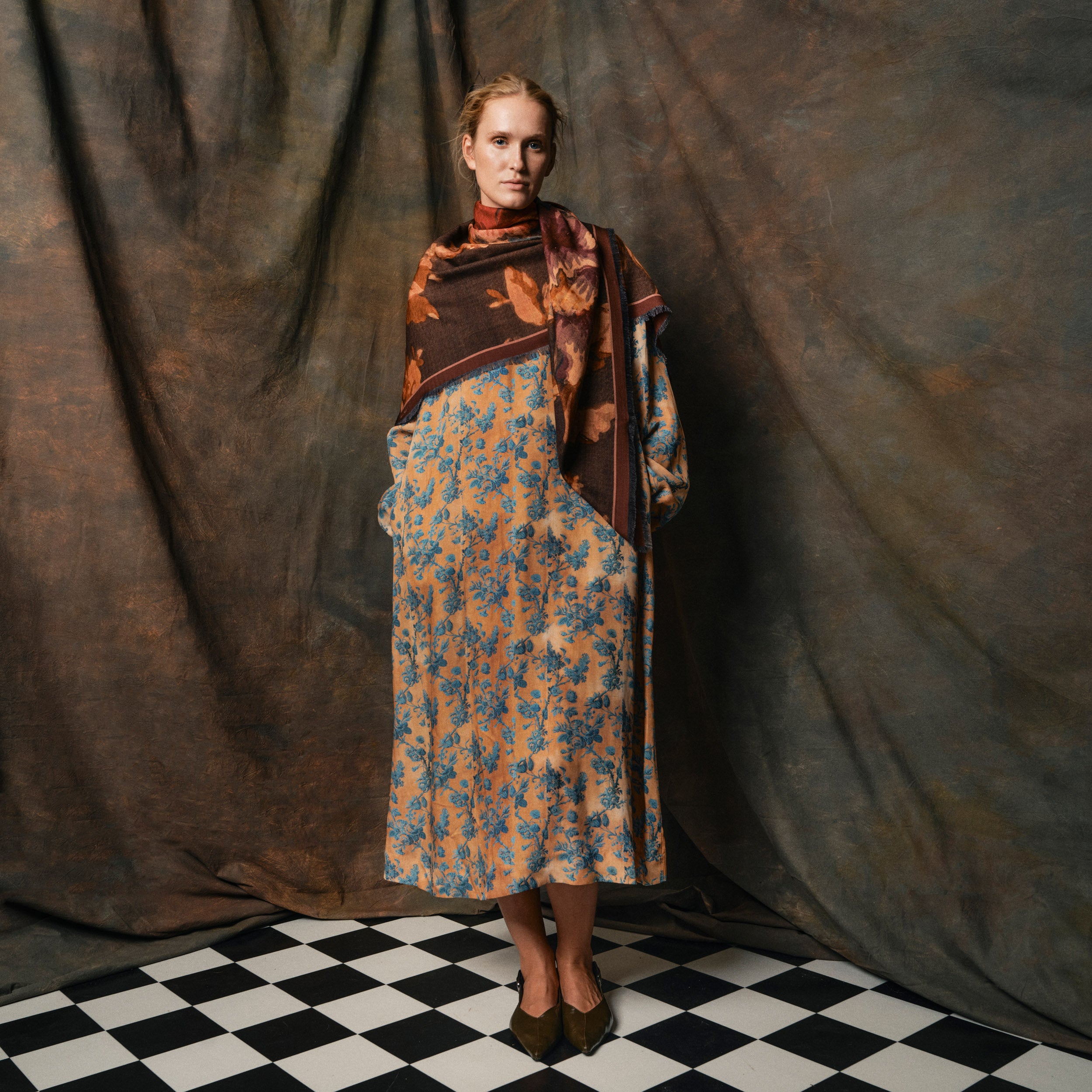 Tapis Noir Large Daisy Scarf Large Dark olive