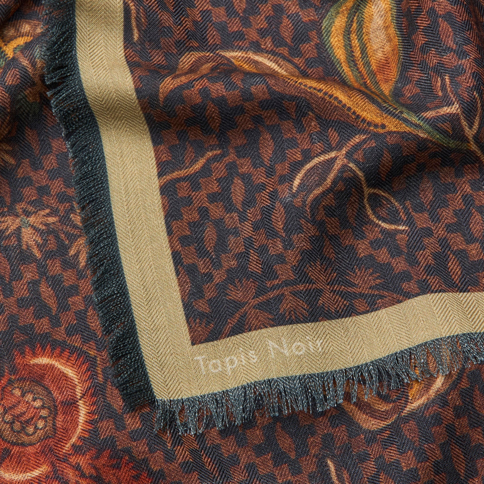 Tapis Noir Large Demi Scarf Large Brown