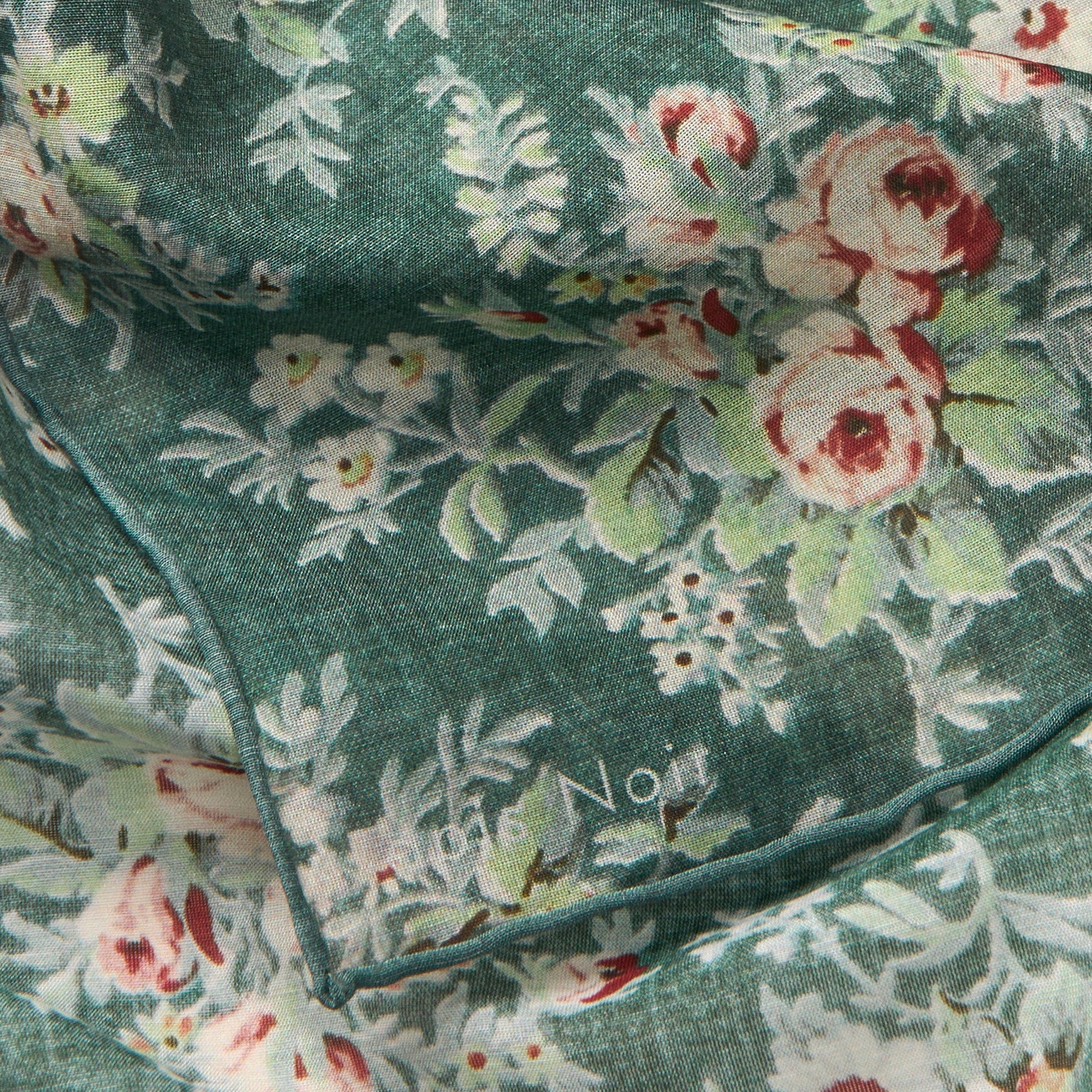 Tapis Noir Light Darcy Scarf Light Small (67x67cm) Green
