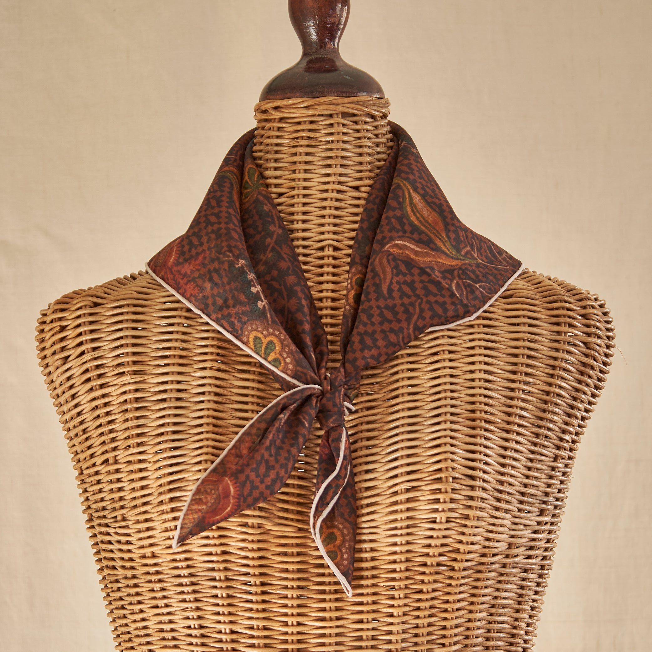 Tapis Noir Light Demi Scarf Light Brown