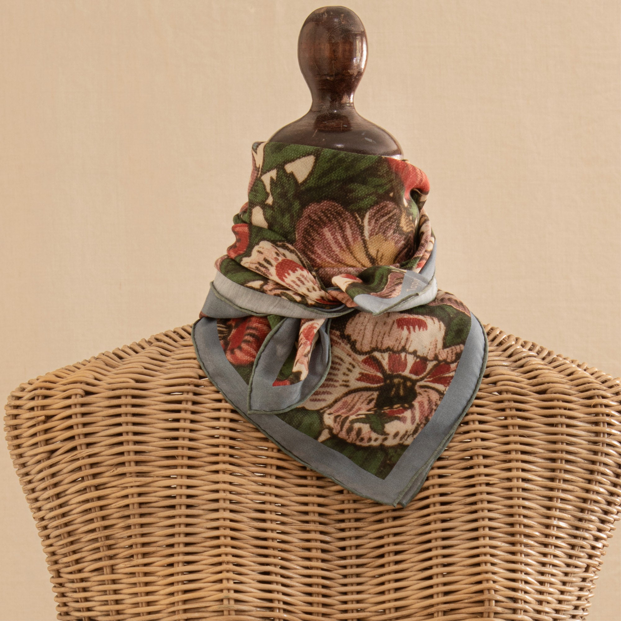 Tapis Noir Light Green Bloom Scarf Light Green