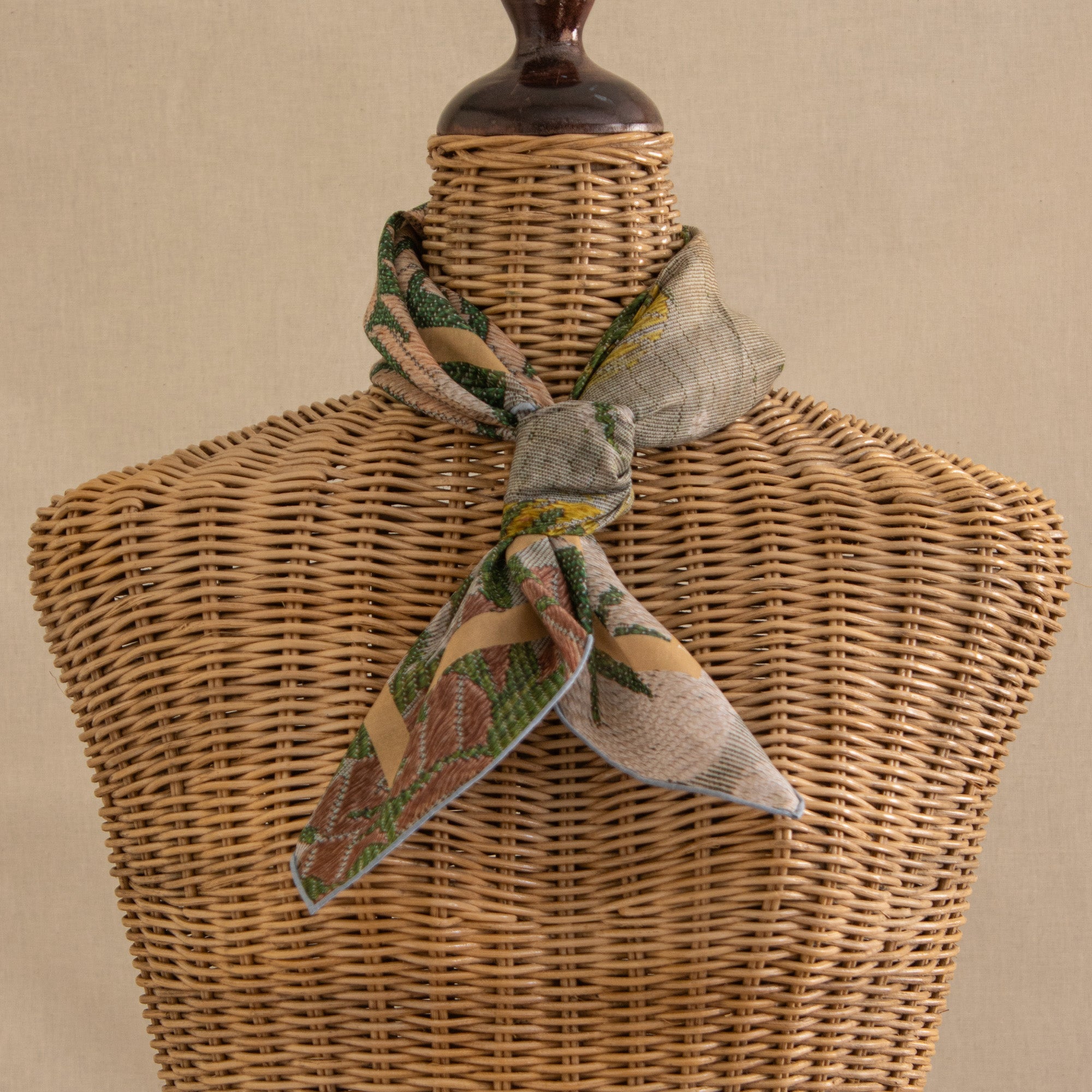 Tapis Noir Light Green Flower Scarf Light Green