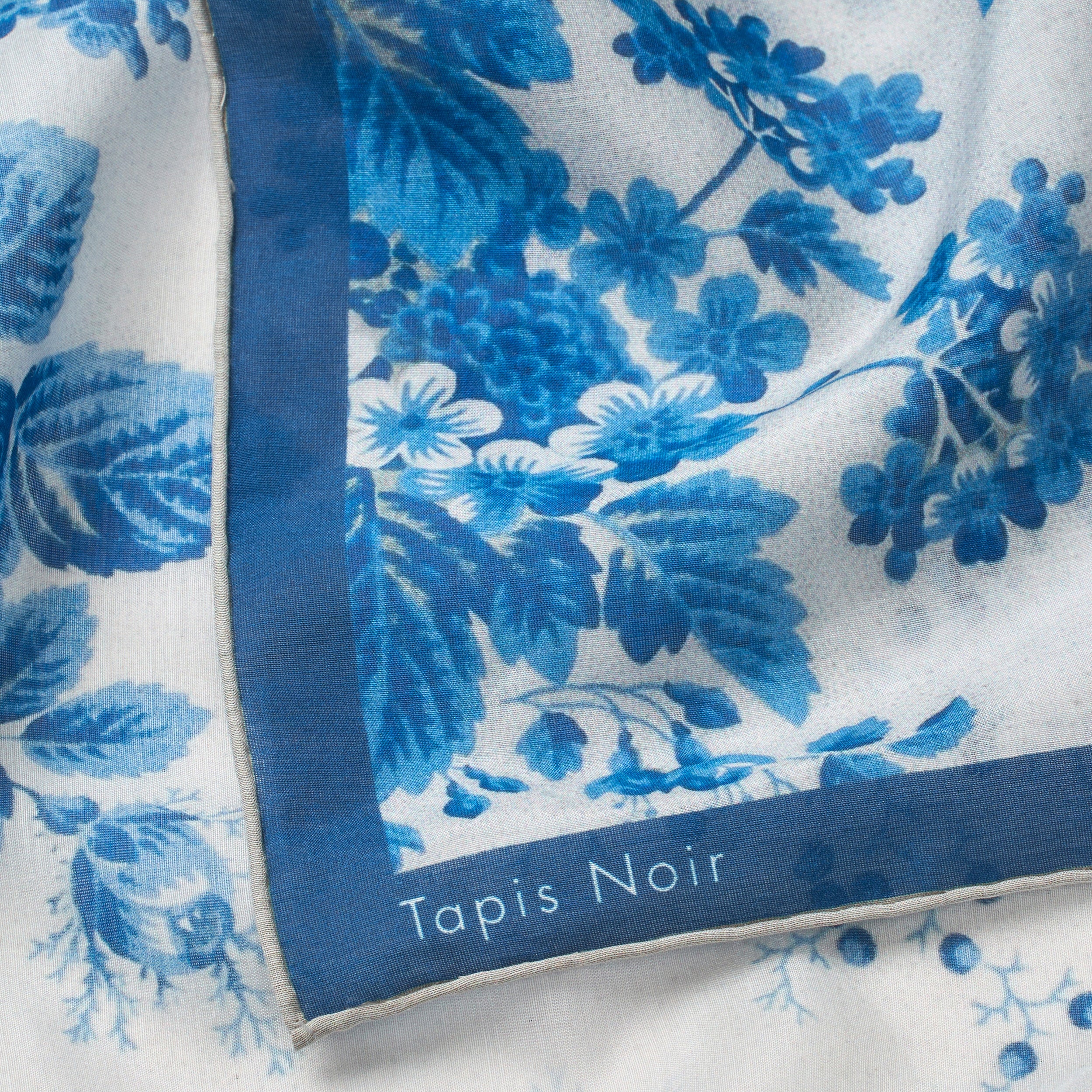 Tapis Noir Light Large Emilia Scarf Light Large (120x120cm) Blue