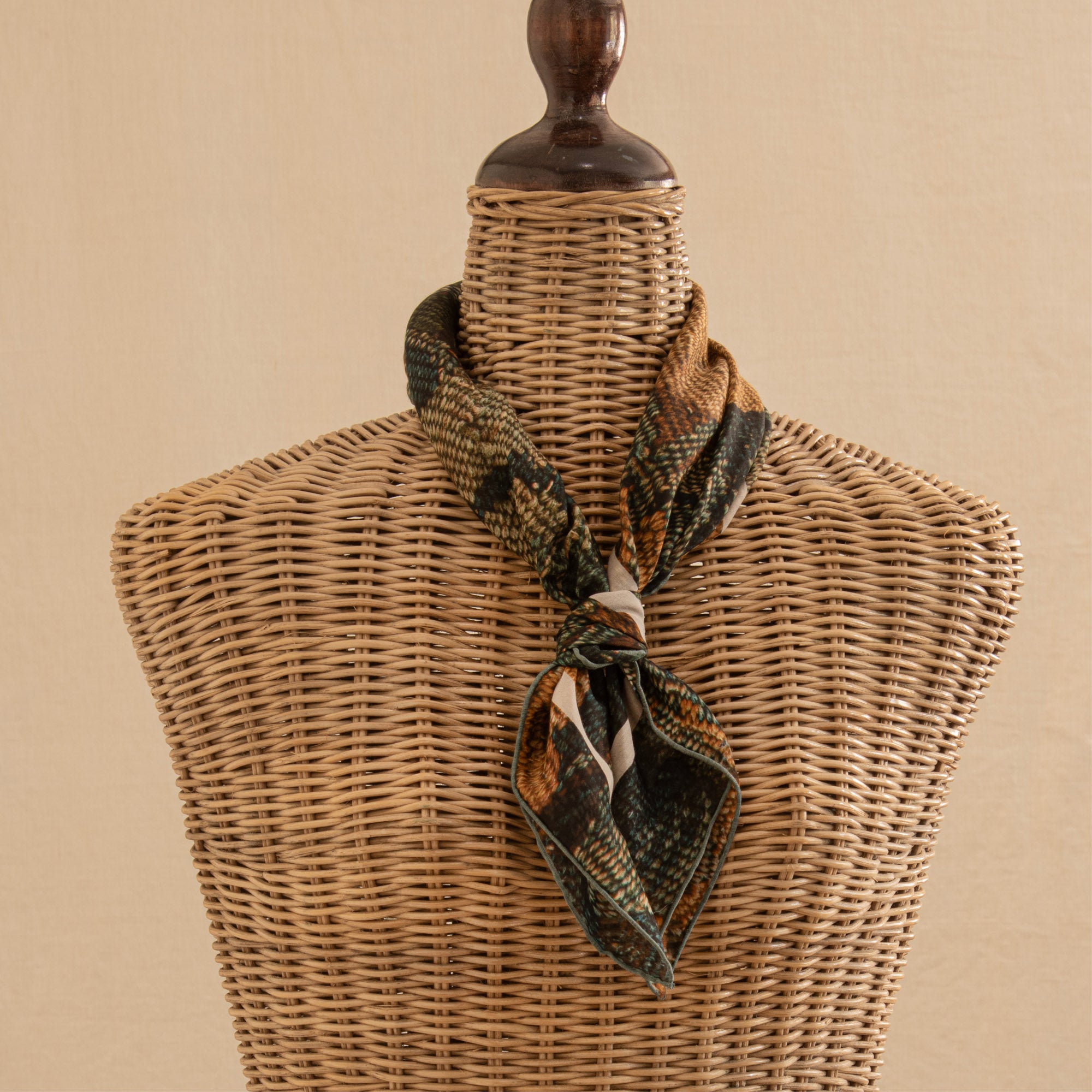 Tapis Noir Light Lemon Tapestry Scarf Light Green
