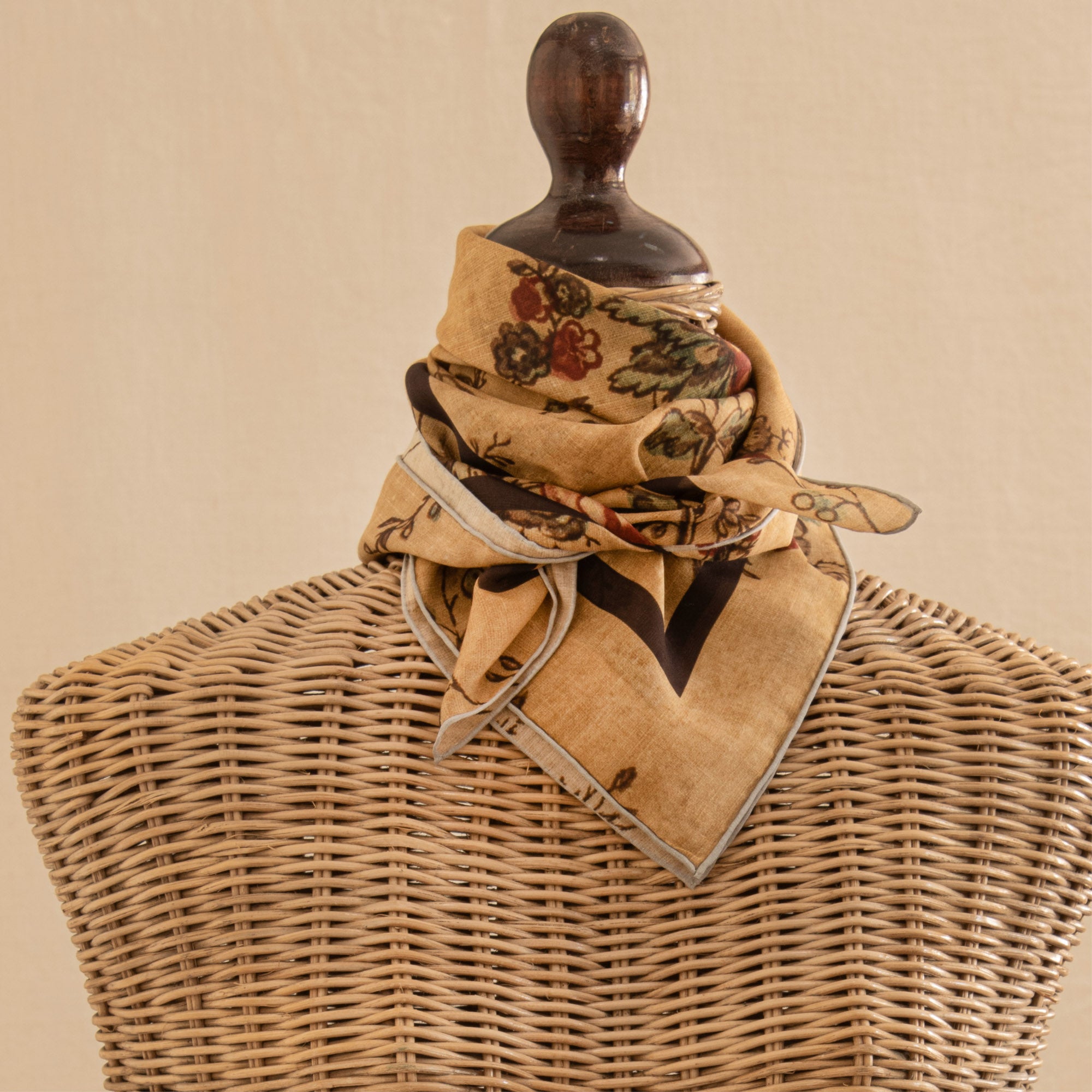 Tapis Noir Light Ochre Bloom Scarf Light Yellow