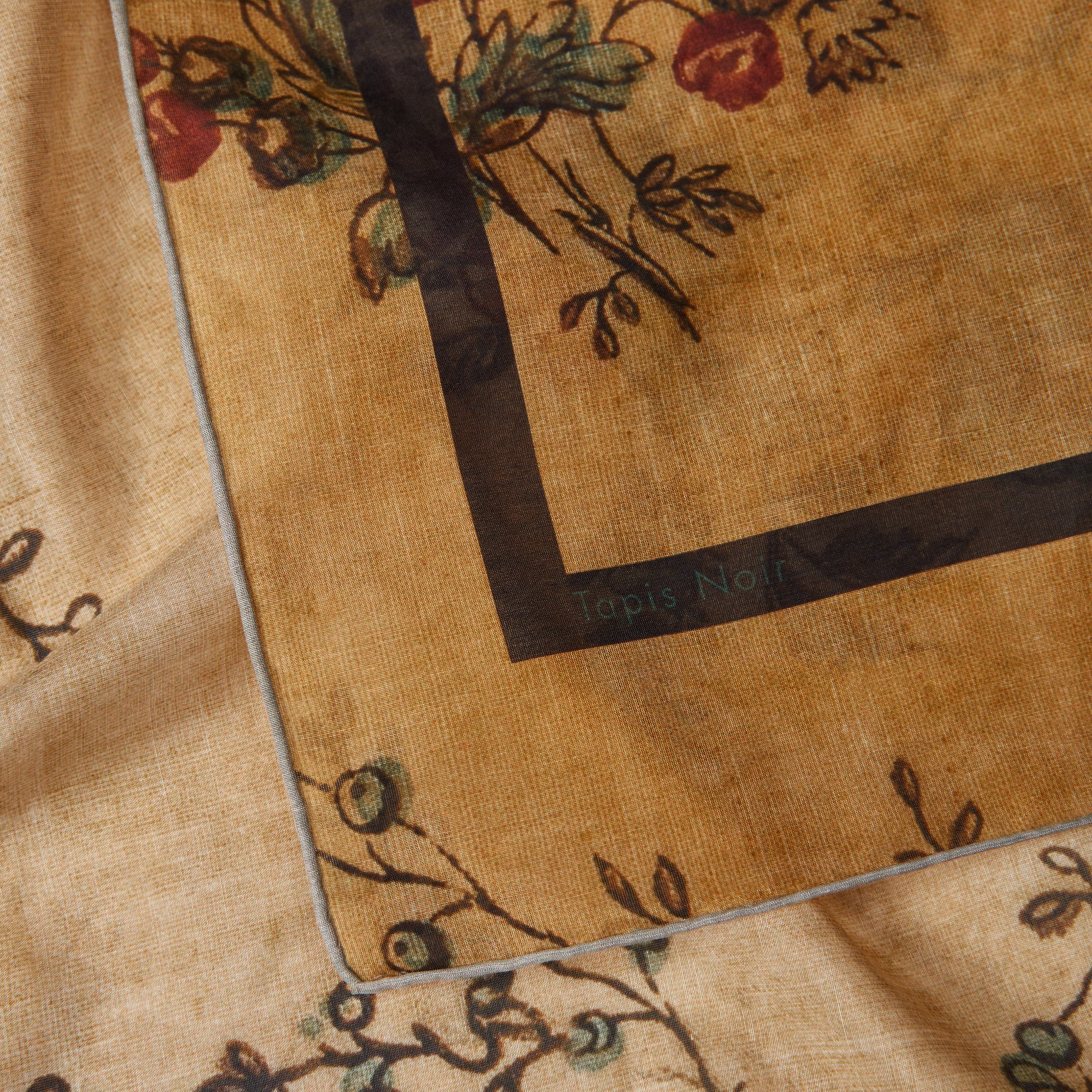 Tapis Noir Light Ochre Bloom Scarf Light Yellow