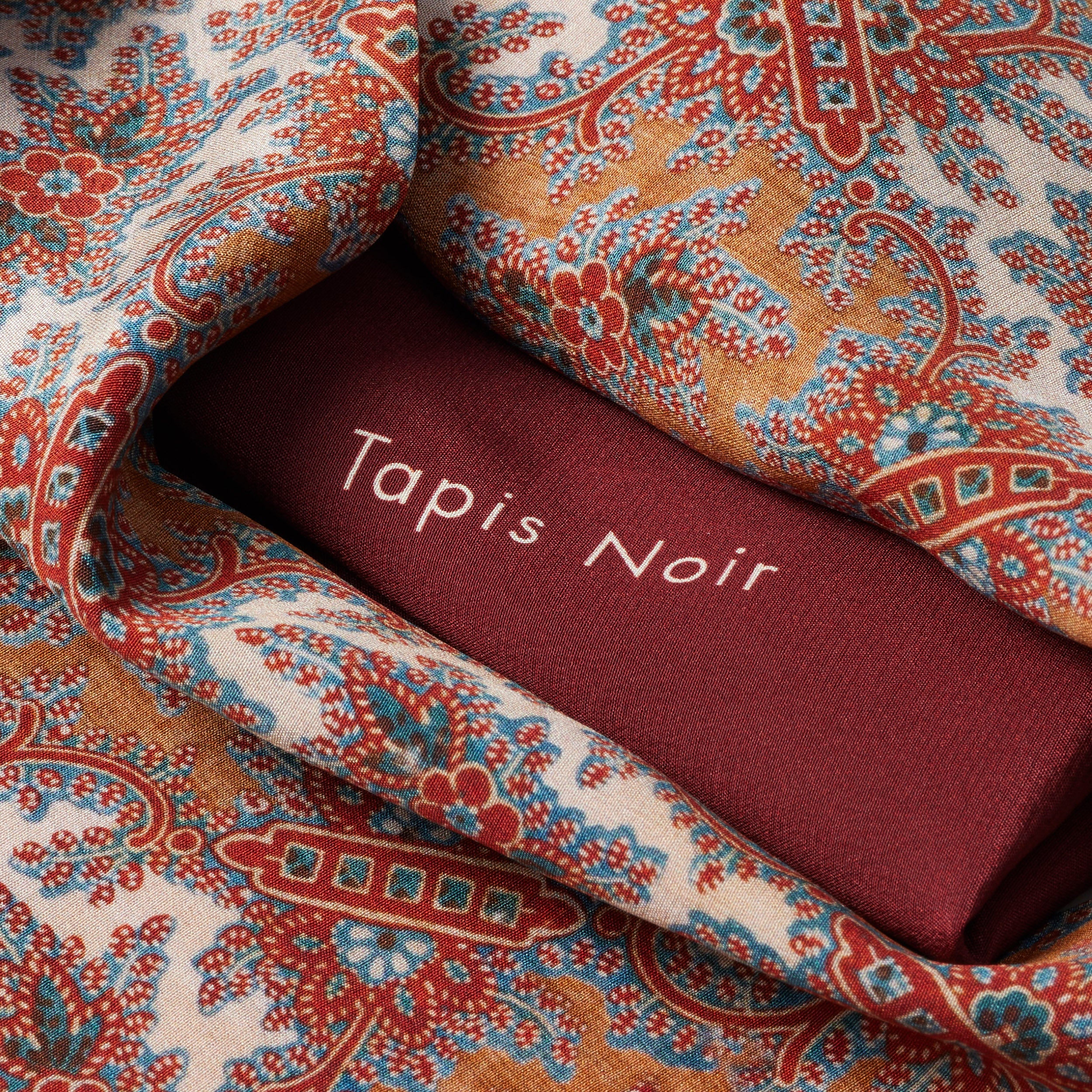 Tapis Noir Slim Danica Scarf Slim Red
