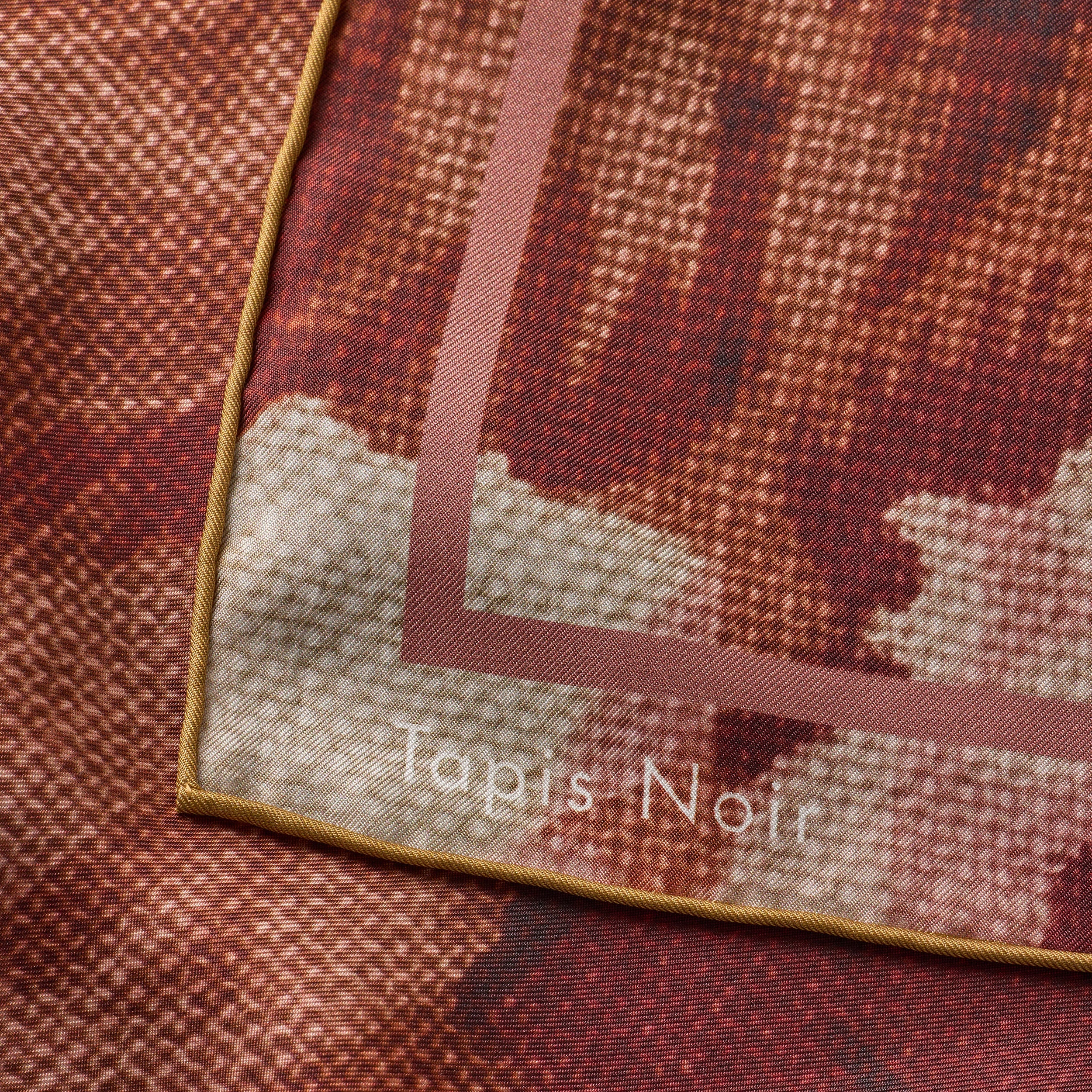 Tapis Noir Small Classical Dusty Scarf Classical Small Red