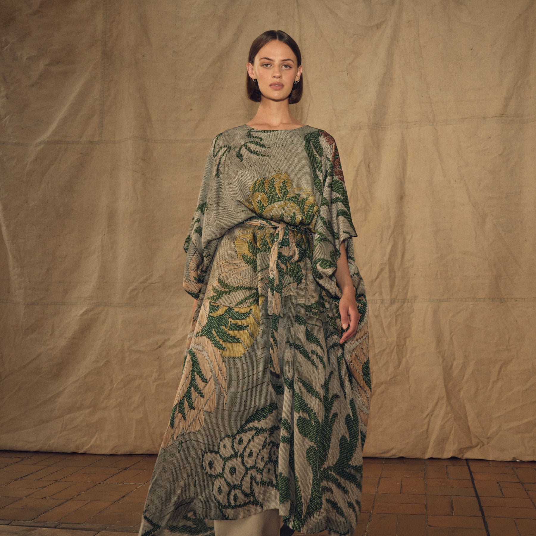 Tapis Noir Alexandra Large Kaftan Dress Grey