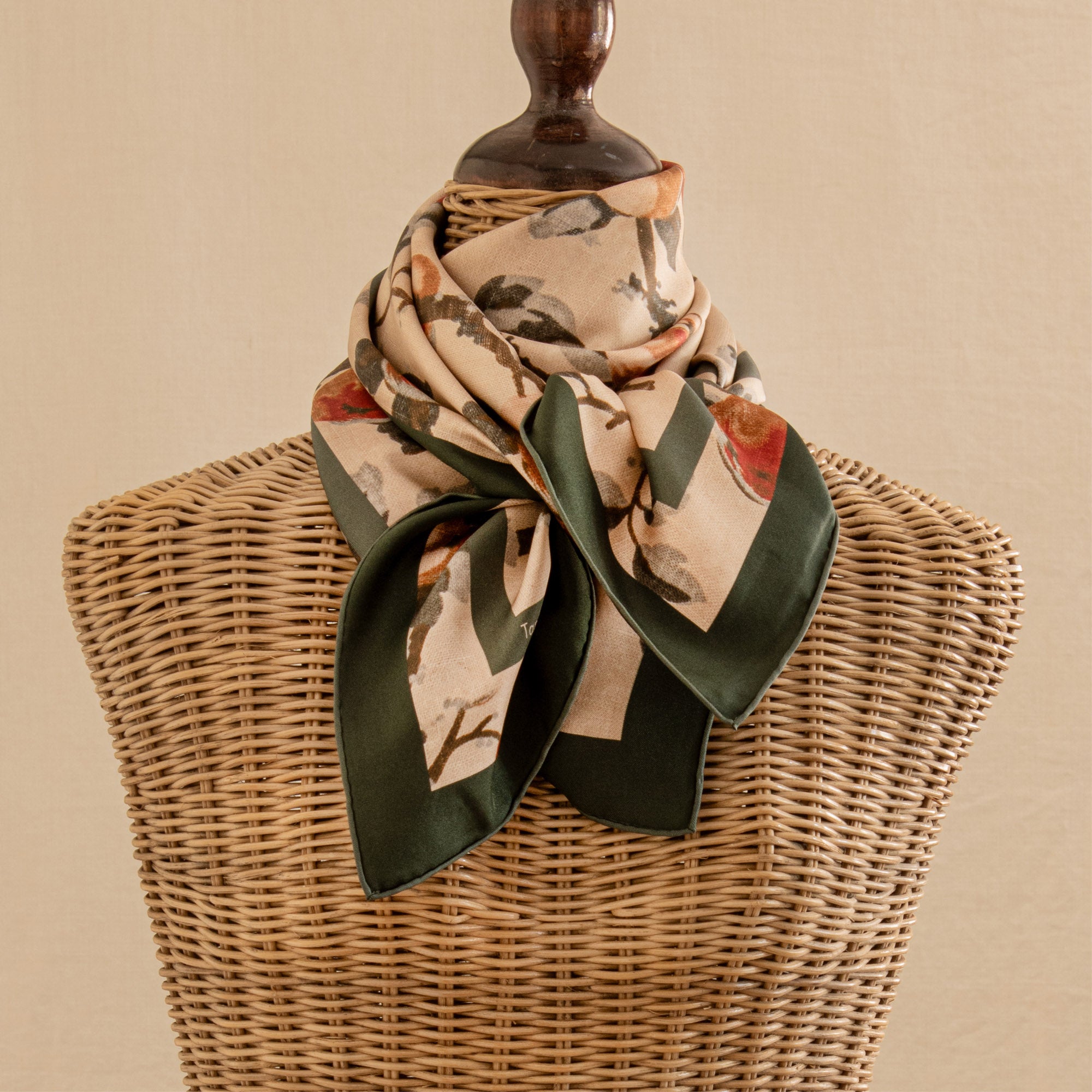 Tapis Noir Classical Apple Scarf Classical Beige