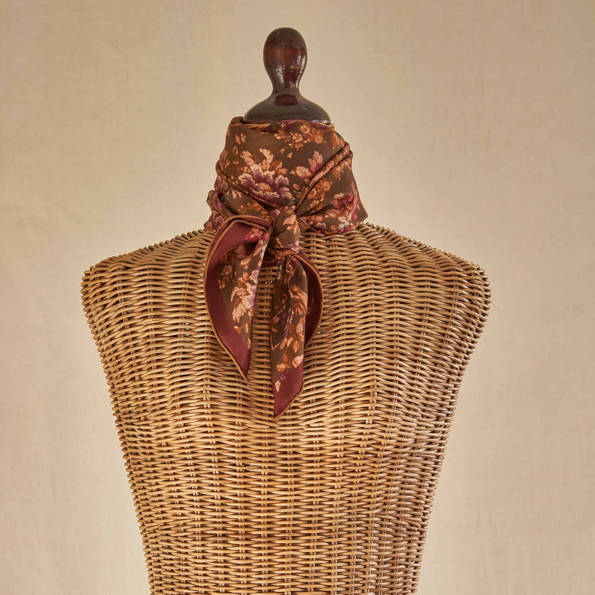 Tapis Noir Classical Daisy Scarf Classical Brown