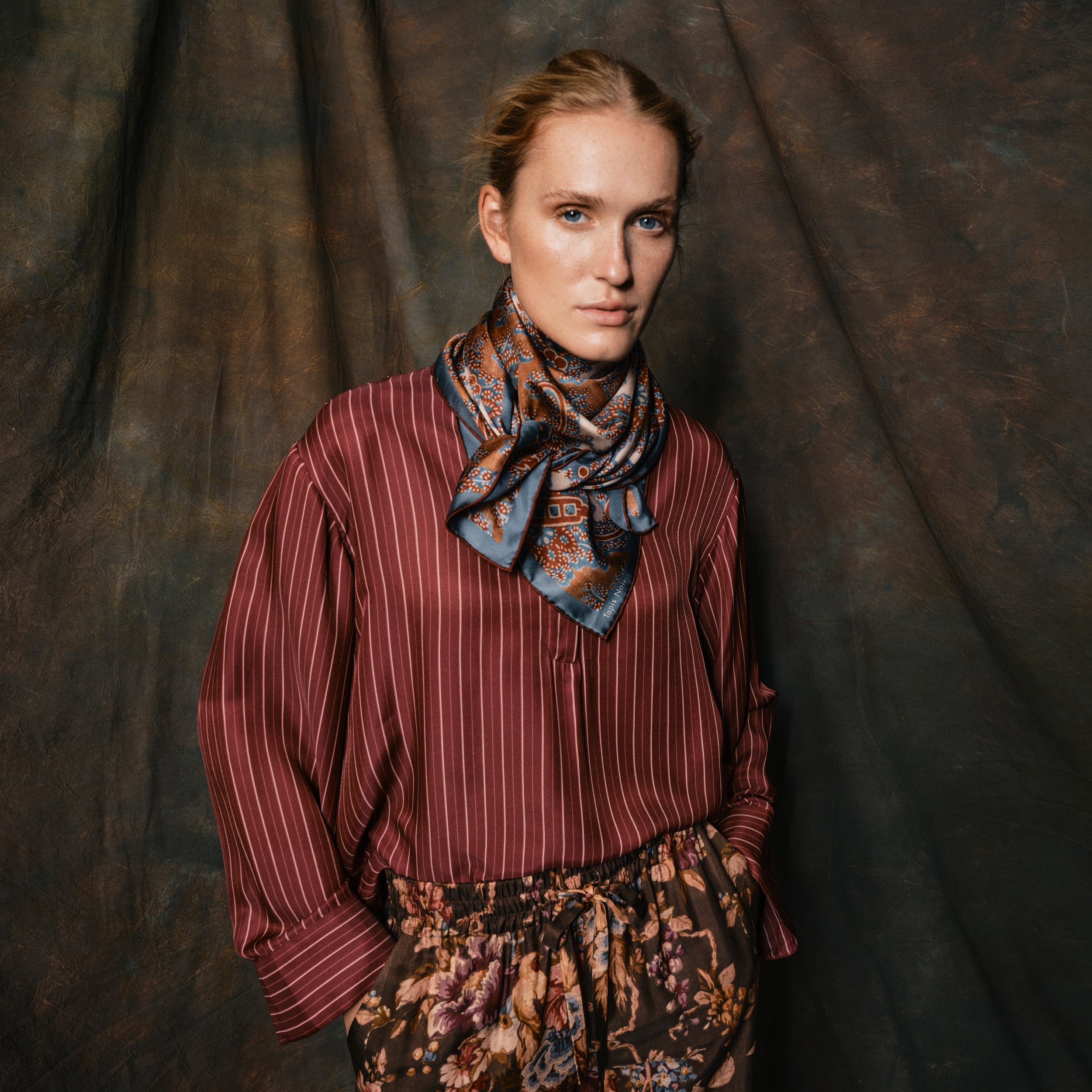 Tapis Noir Classical Danica Scarf Classical Red