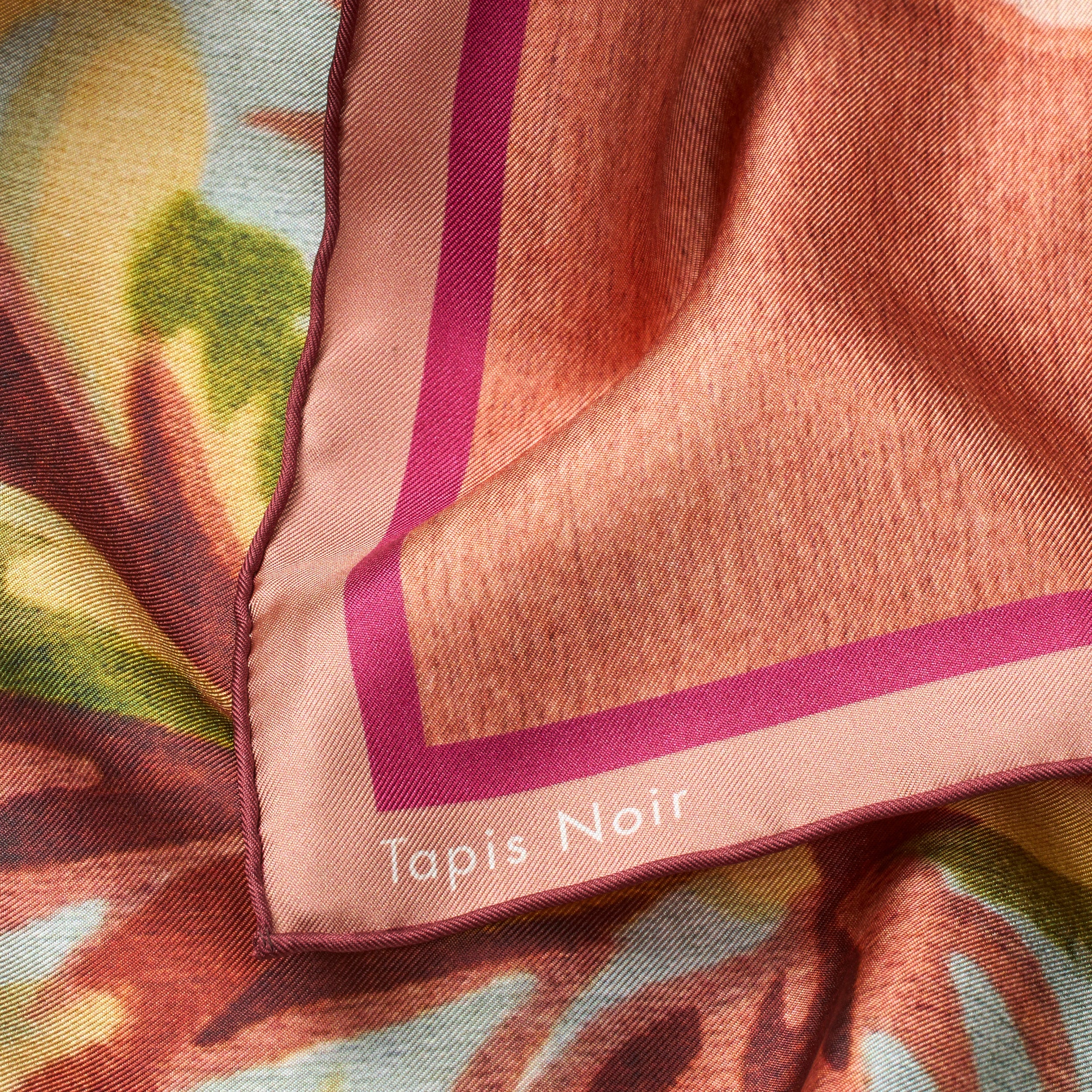 Tapis Noir Classical Evelyn Scarf Classical Red