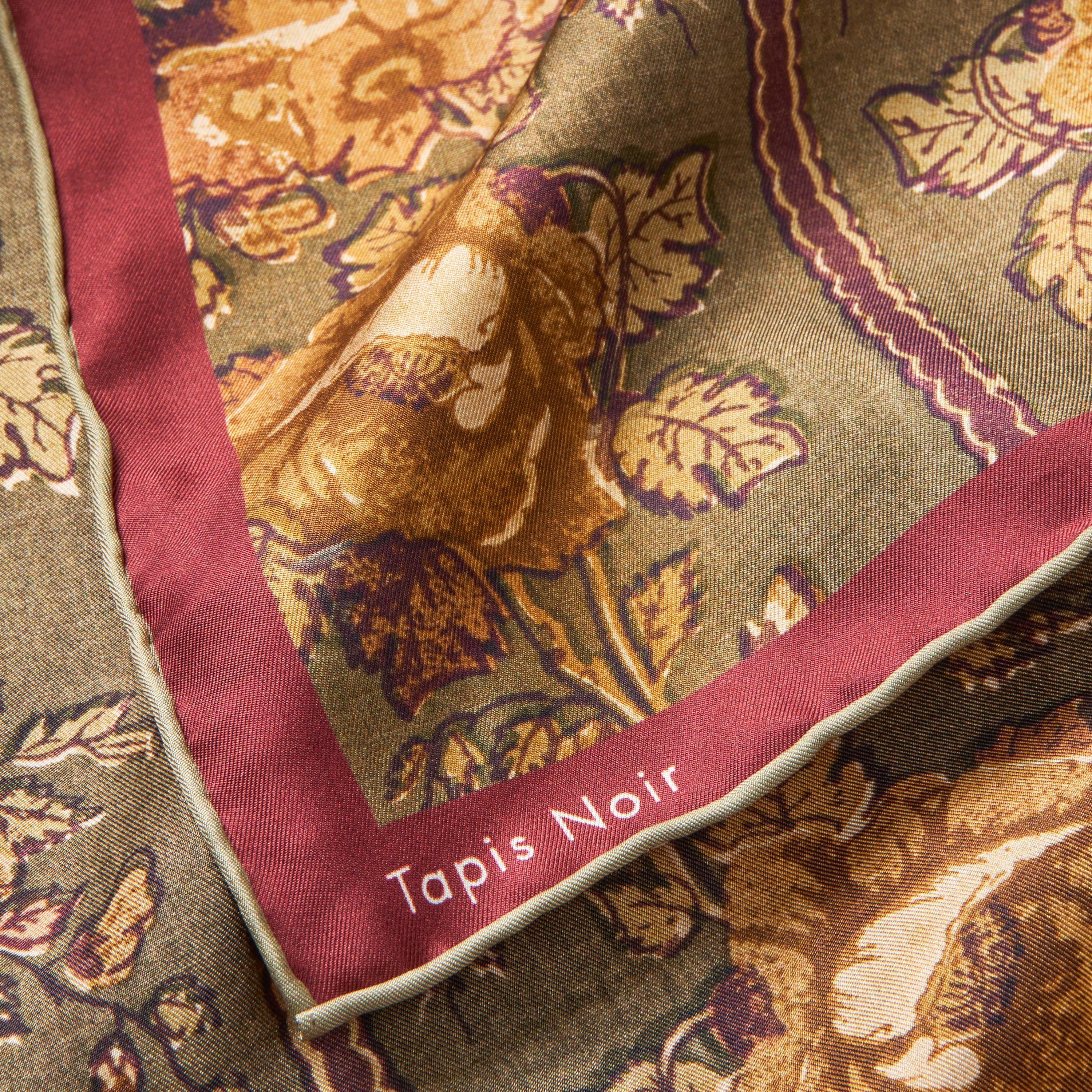 Tapis Noir Classical Small Gaia Scarf Classical Small Taupe