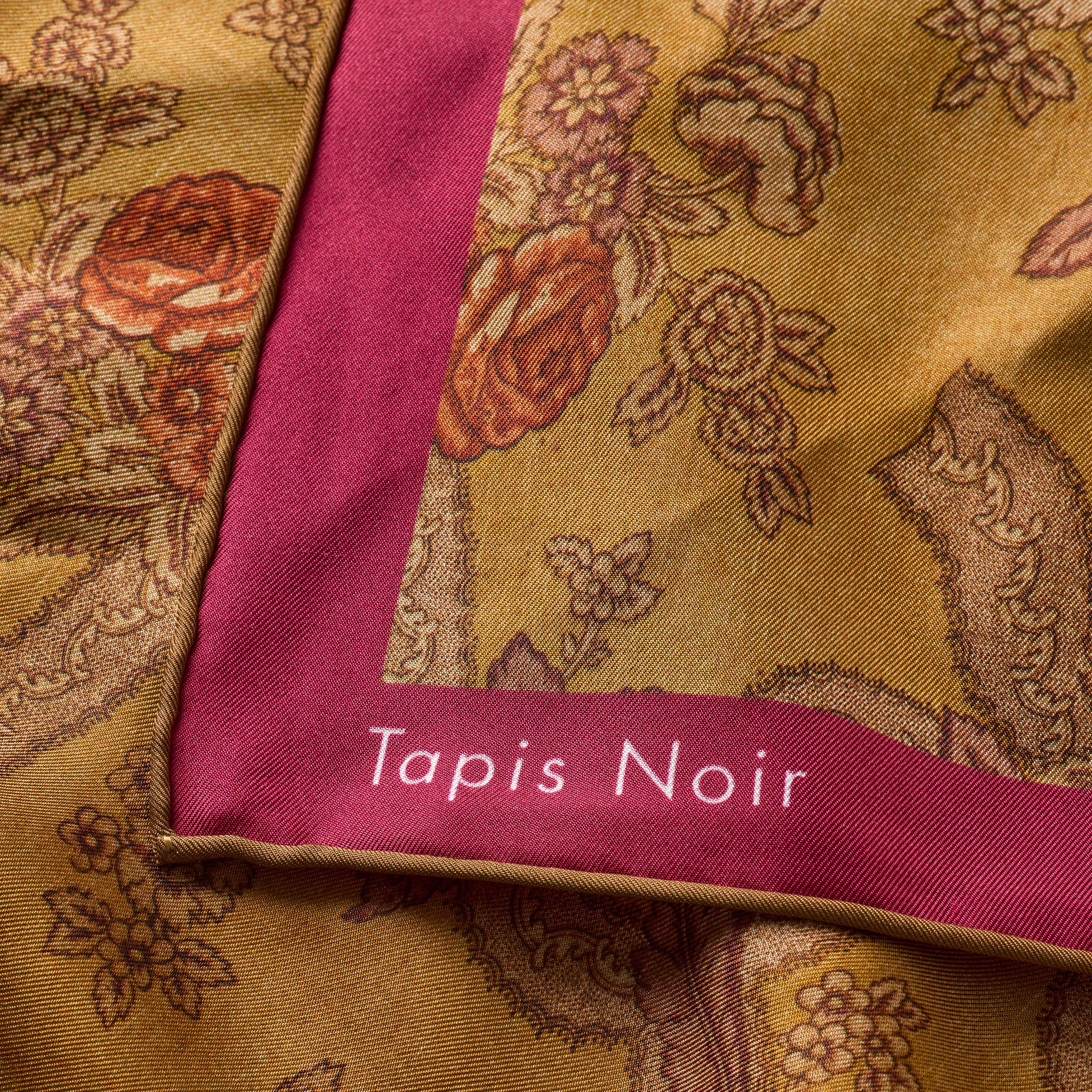 Tapis Noir Classical Yellow Scarf Classical Yellow