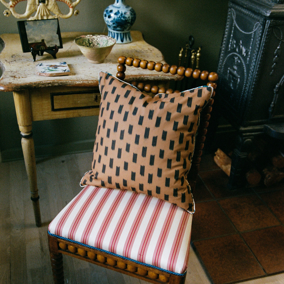 Tapis Noir Cushion Gwen Cushion Brown