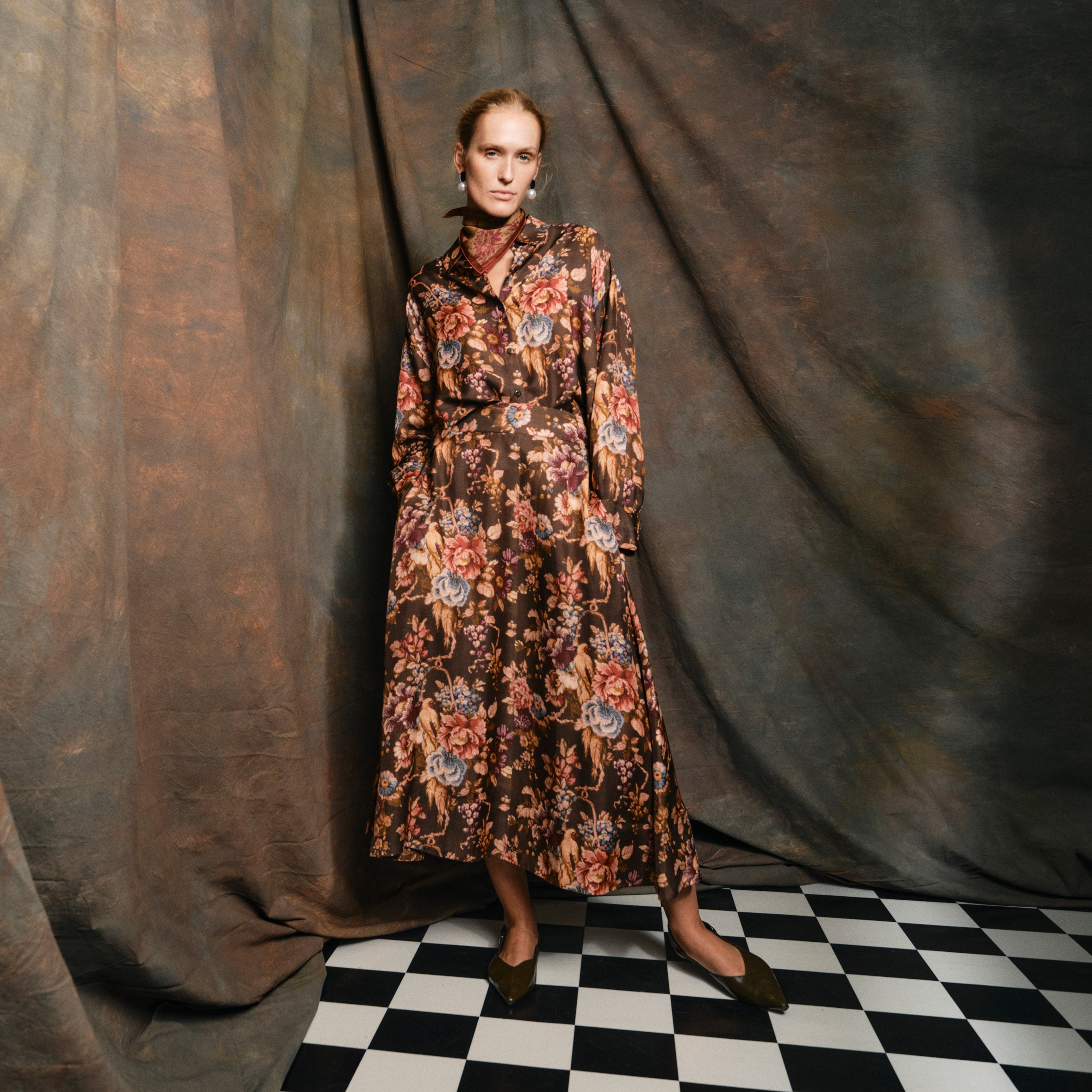 Tapis Noir Darla Silk Shirt - Dark olive Shirt Dark olive