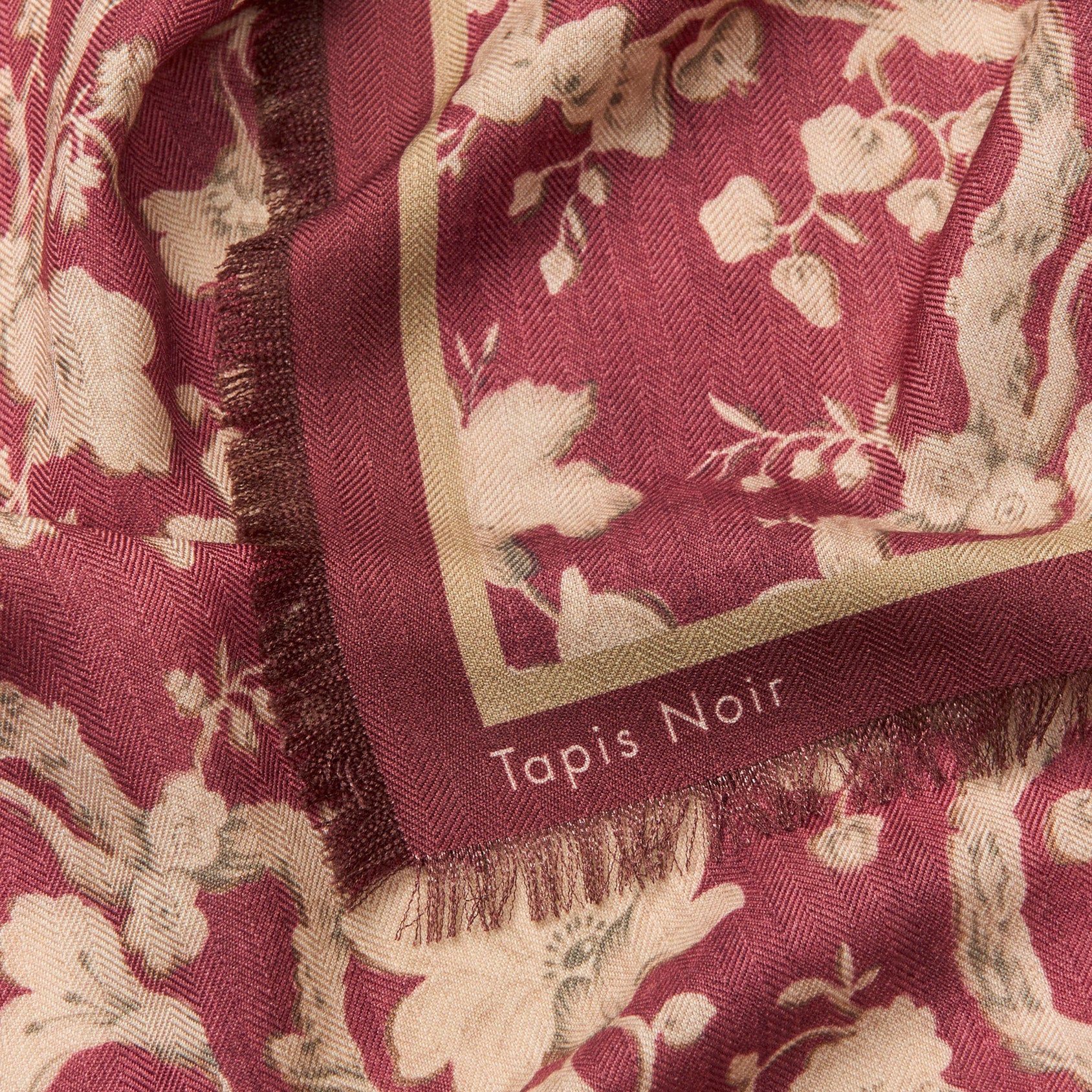 Tapis Noir Large Dana Scarf Large Red