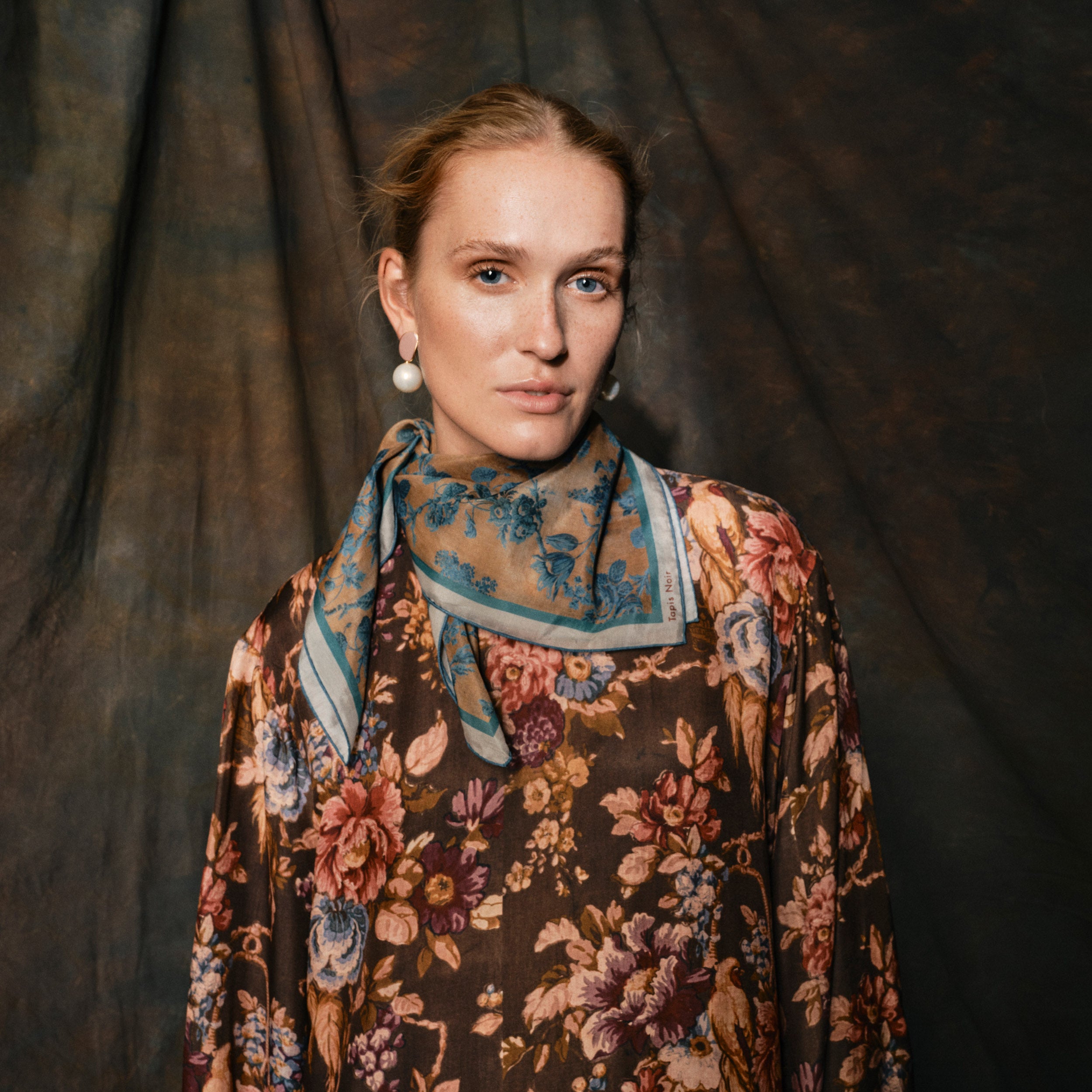 Tapis Noir Light Dahlia Scarf Light Blue