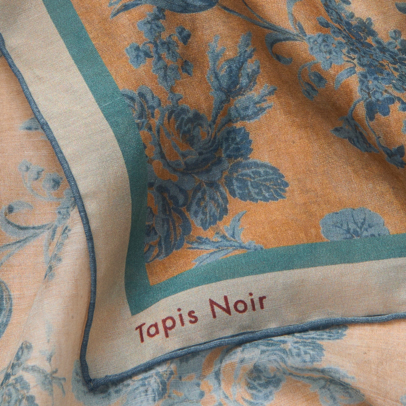 Tapis Noir Light Dahlia Scarf Light Blue