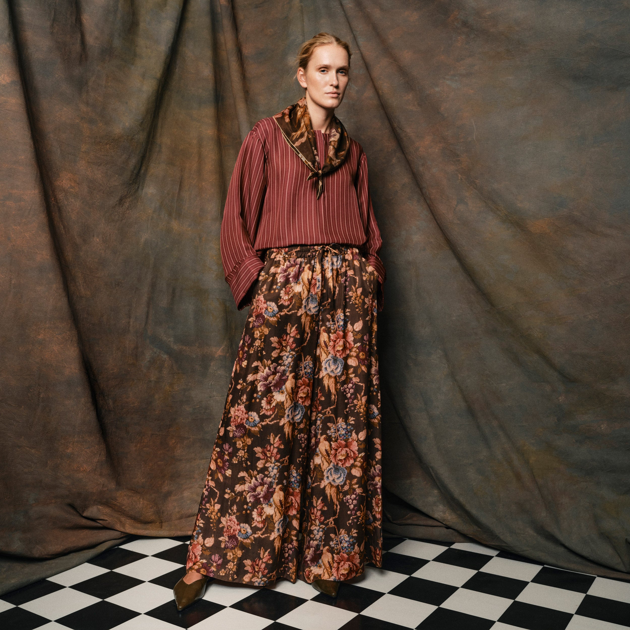 Tapis Noir Light Daisy Scarf Light Dark olive