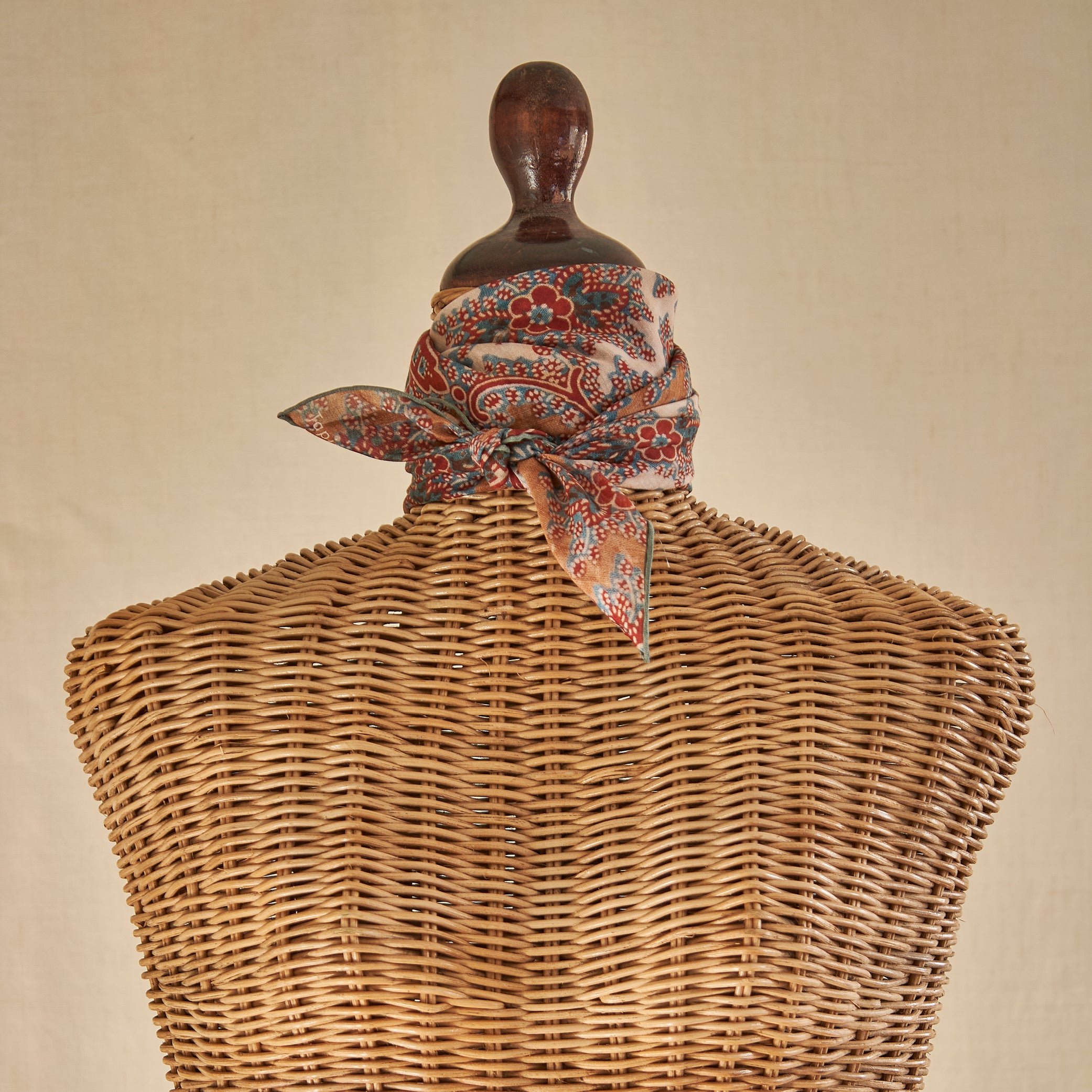 Tapis Noir Light Danica Scarf Light Red