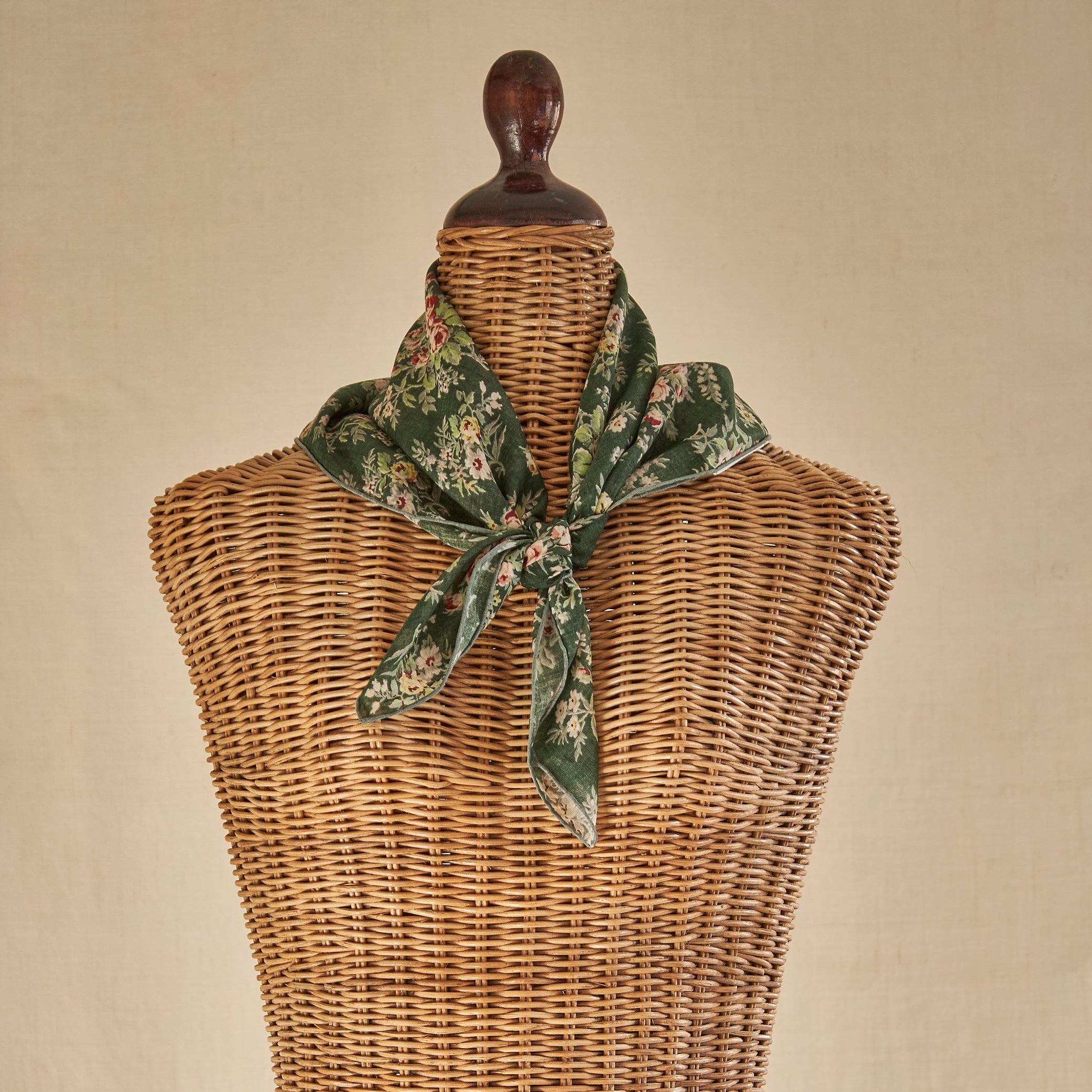 Tapis Noir Light Darcy Scarf Light Small (67x67cm) Green
