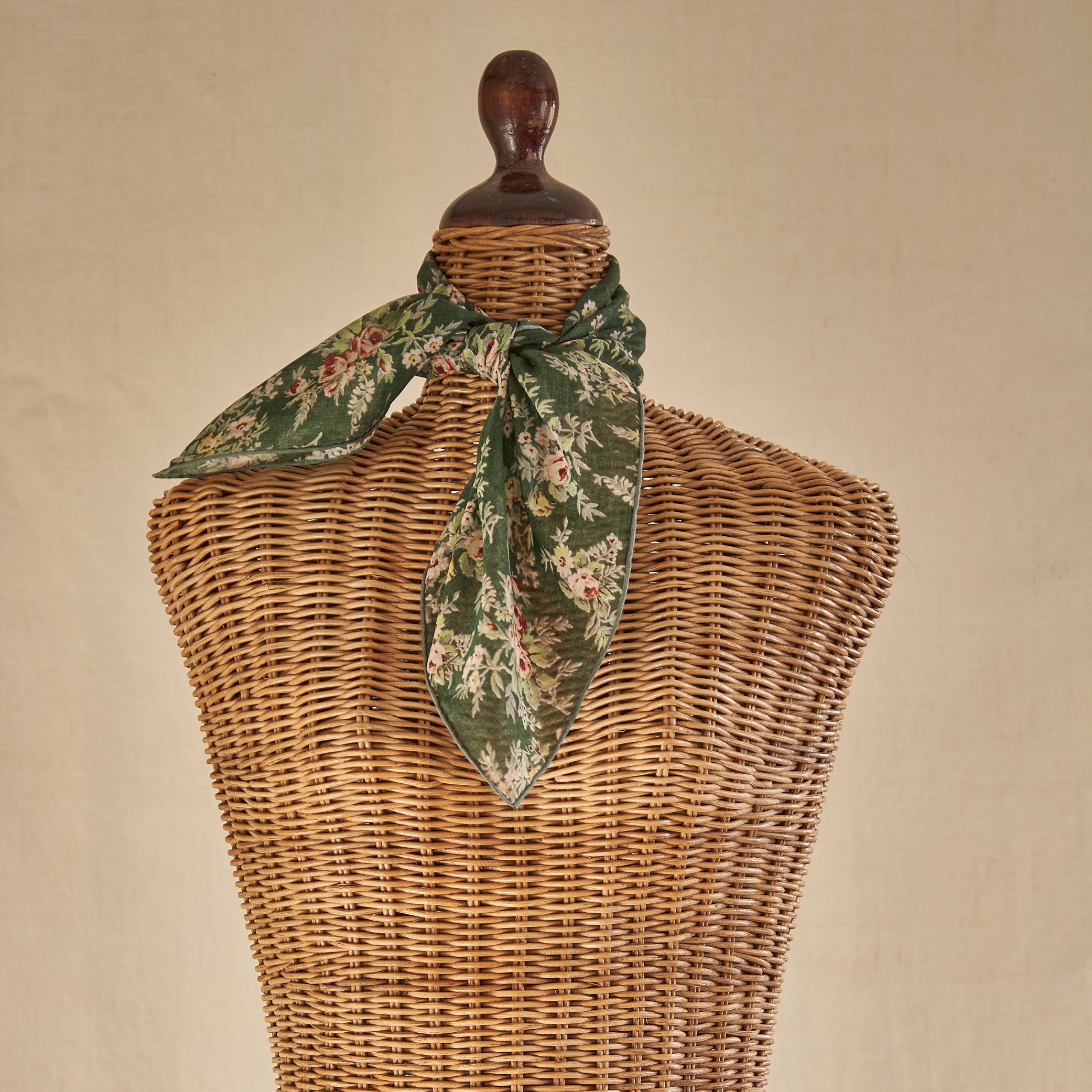 Tapis Noir Light Darcy Scarf Light Small (67x67cm) Green