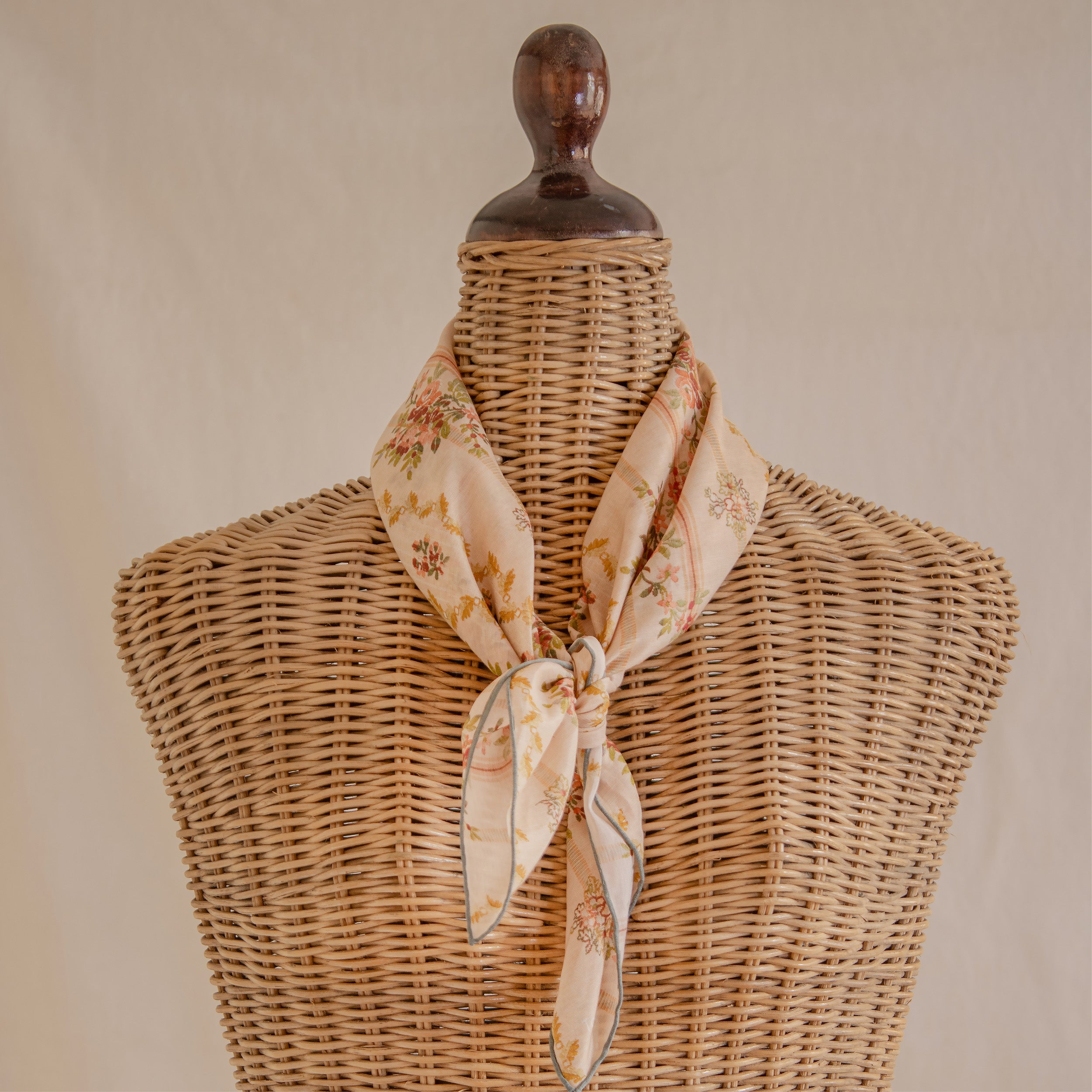 Tapis Noir Light Pastel Stripe Scarf Light Beige