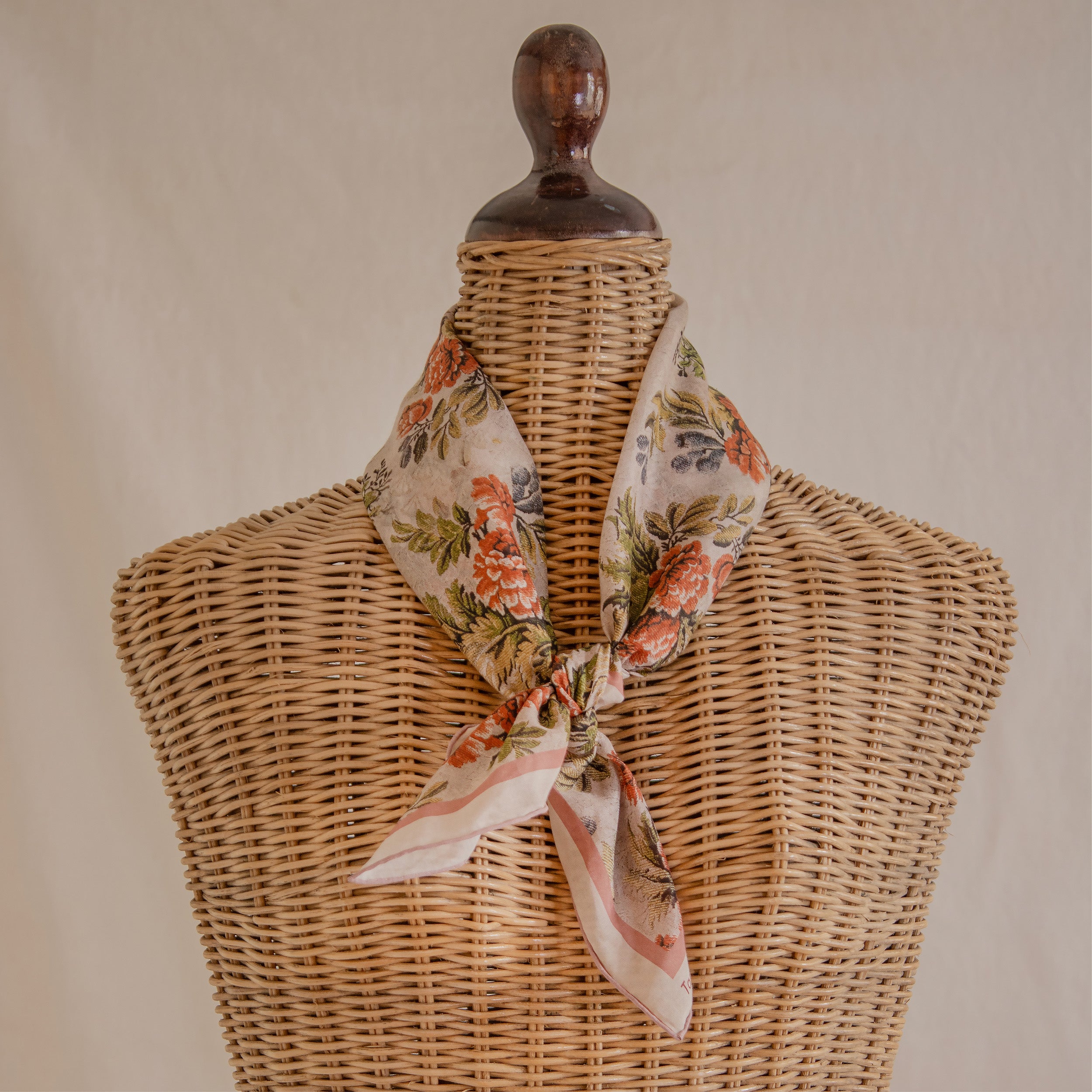 Tapis Noir Light Peach Flower Scarf Light Peach