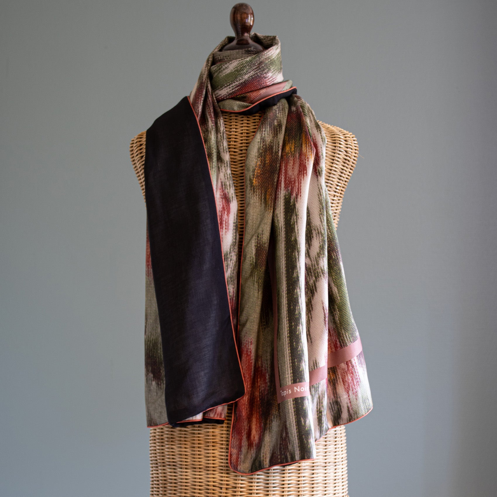 Tapis Noir Signature Green Blurred Scarf Signature Floral