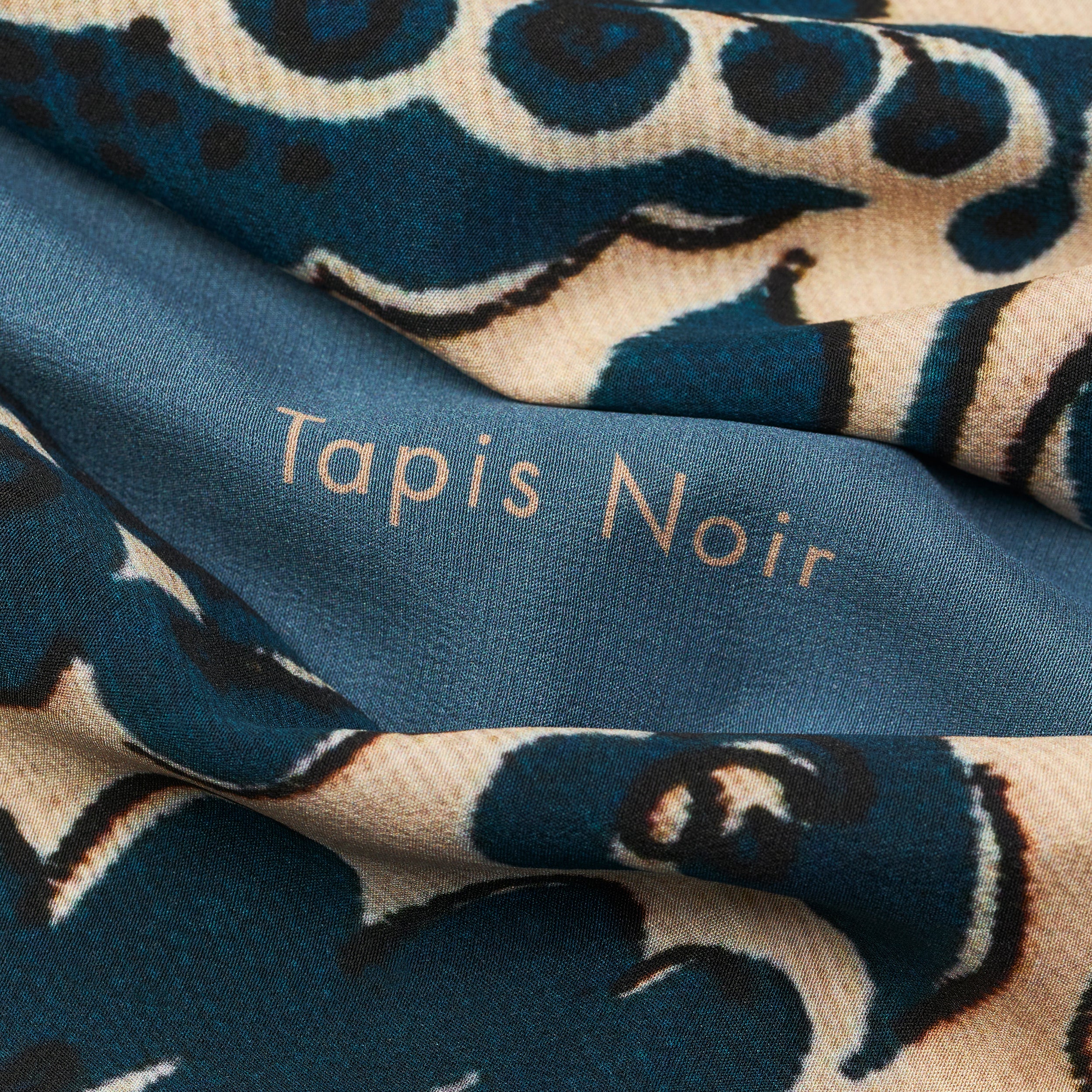 Tapis Noir Slim Blue Flower Scarf Slim Bordeaux