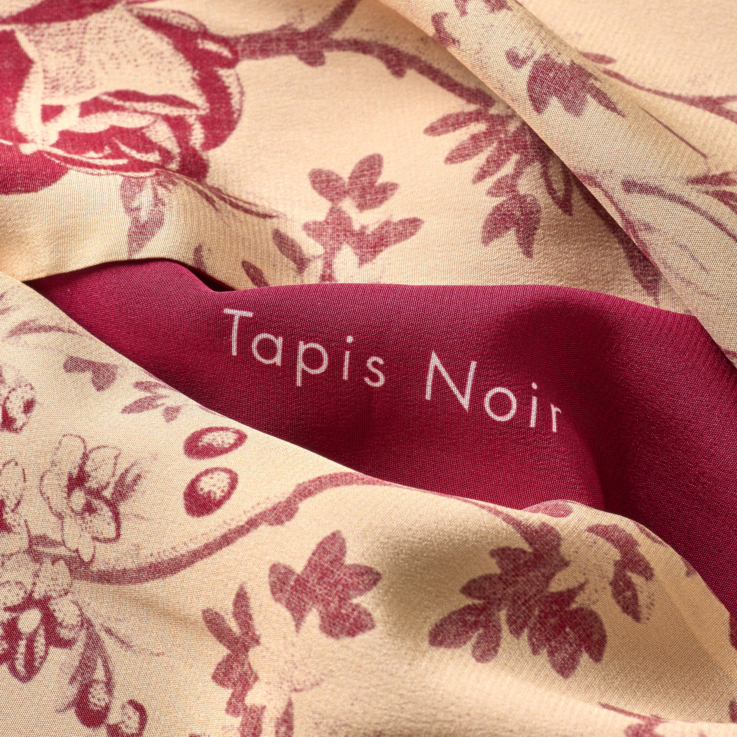 Tapis Noir Slim Pink Toile Scarf Slim Red