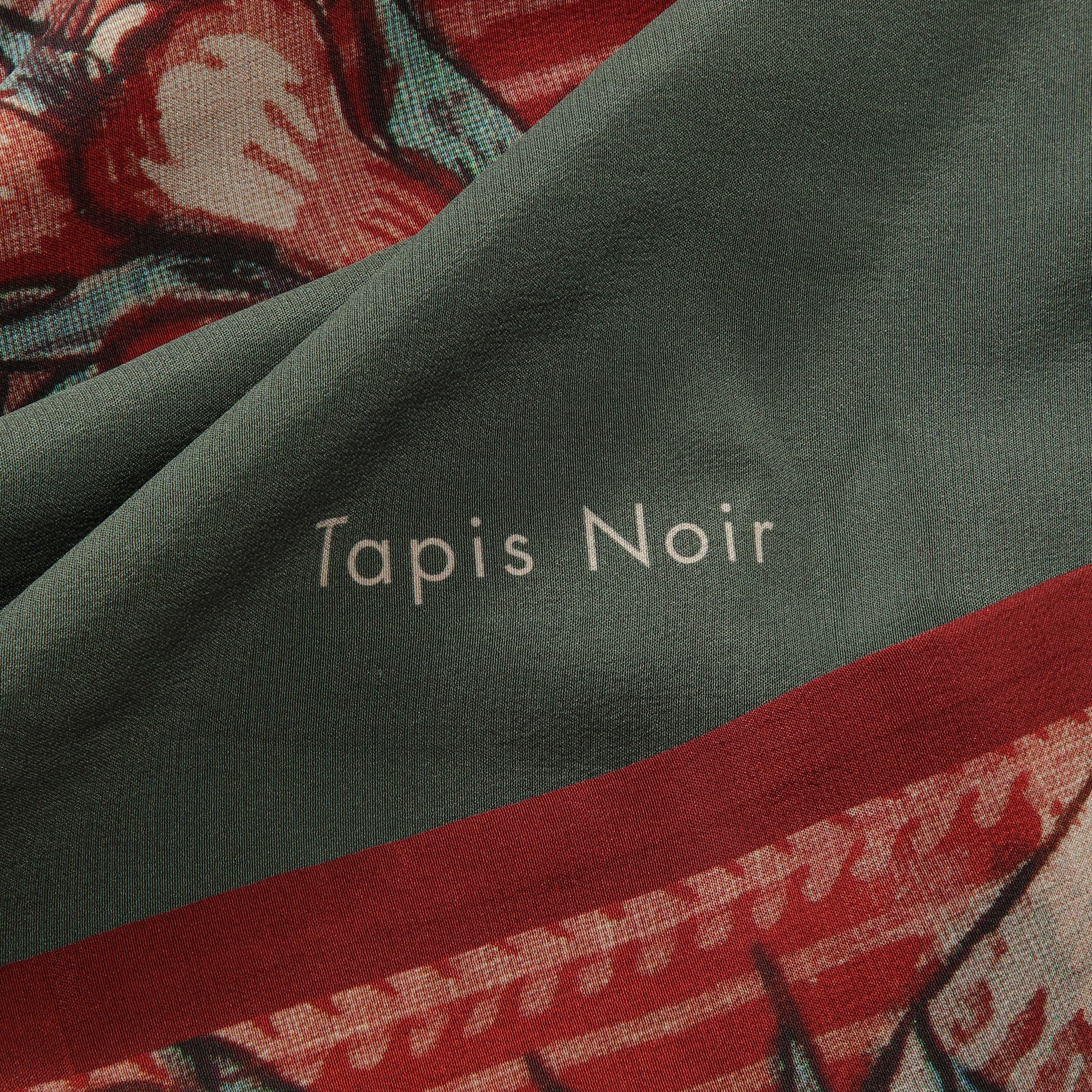 Tapis Noir Slim Red Garland Scarf Slim Red