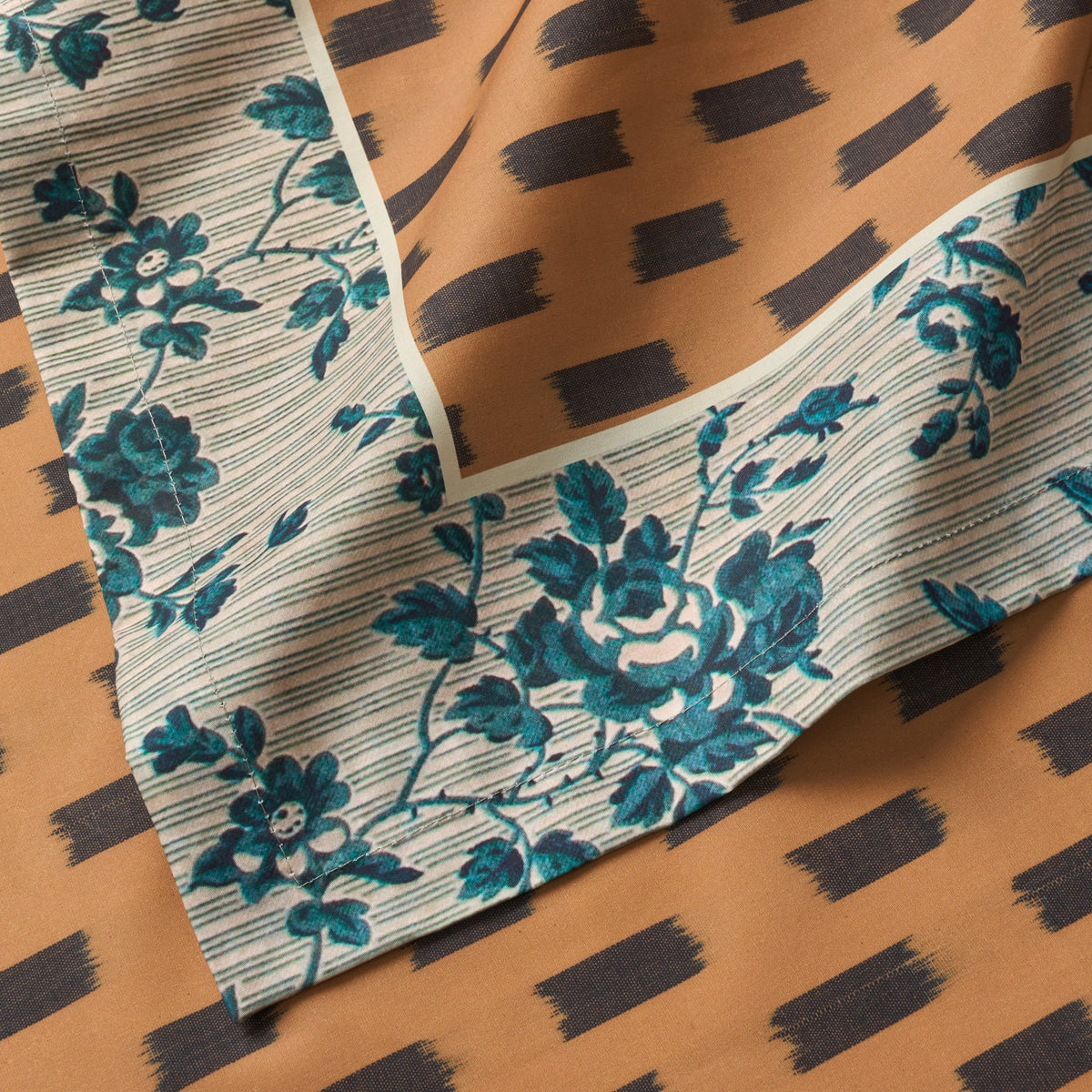 Tapis Noir Tablecloth Gwen - 140x236cm Tablecloth Brown